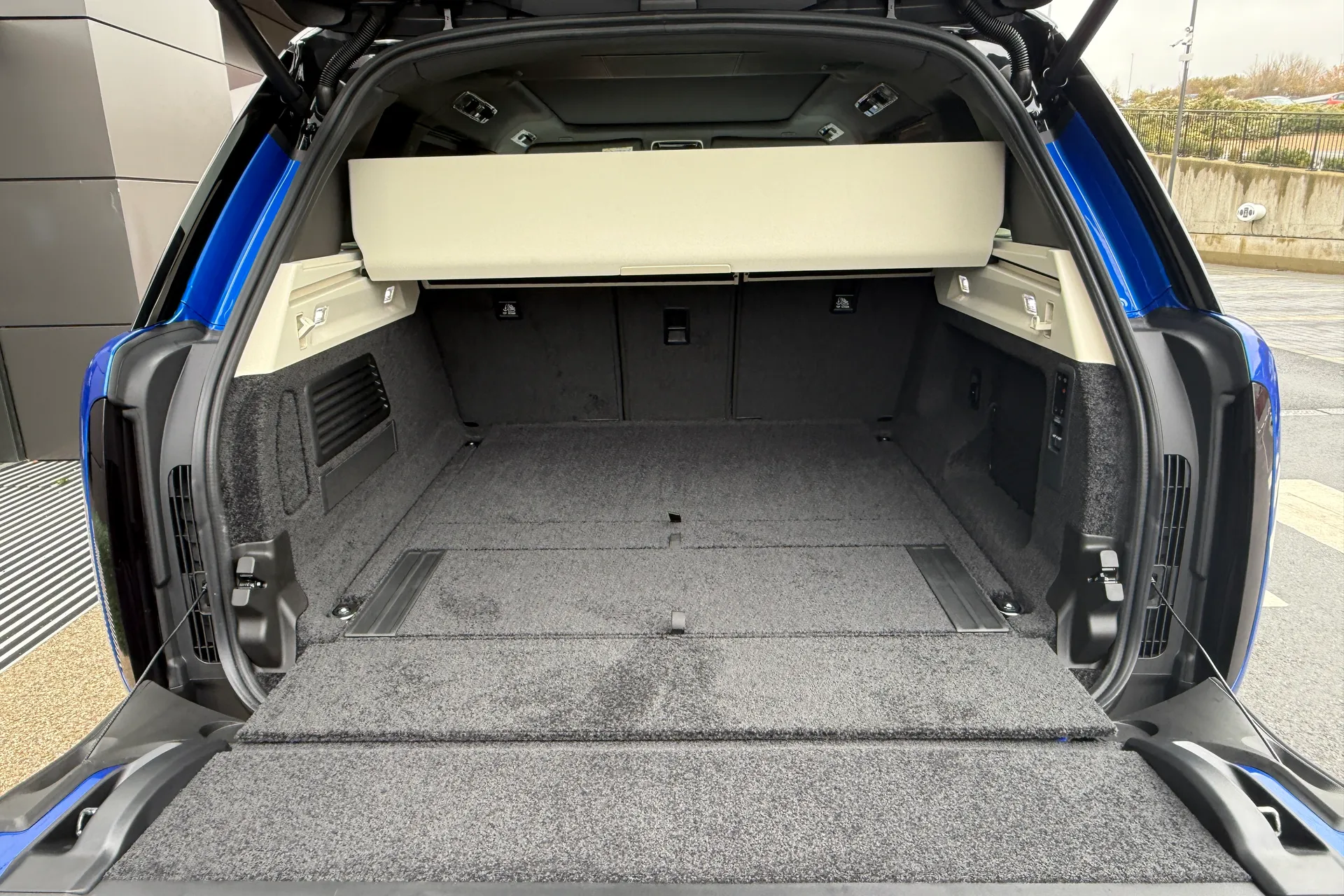 LAND ROVER RANGE ROVER thumbnail image number 47