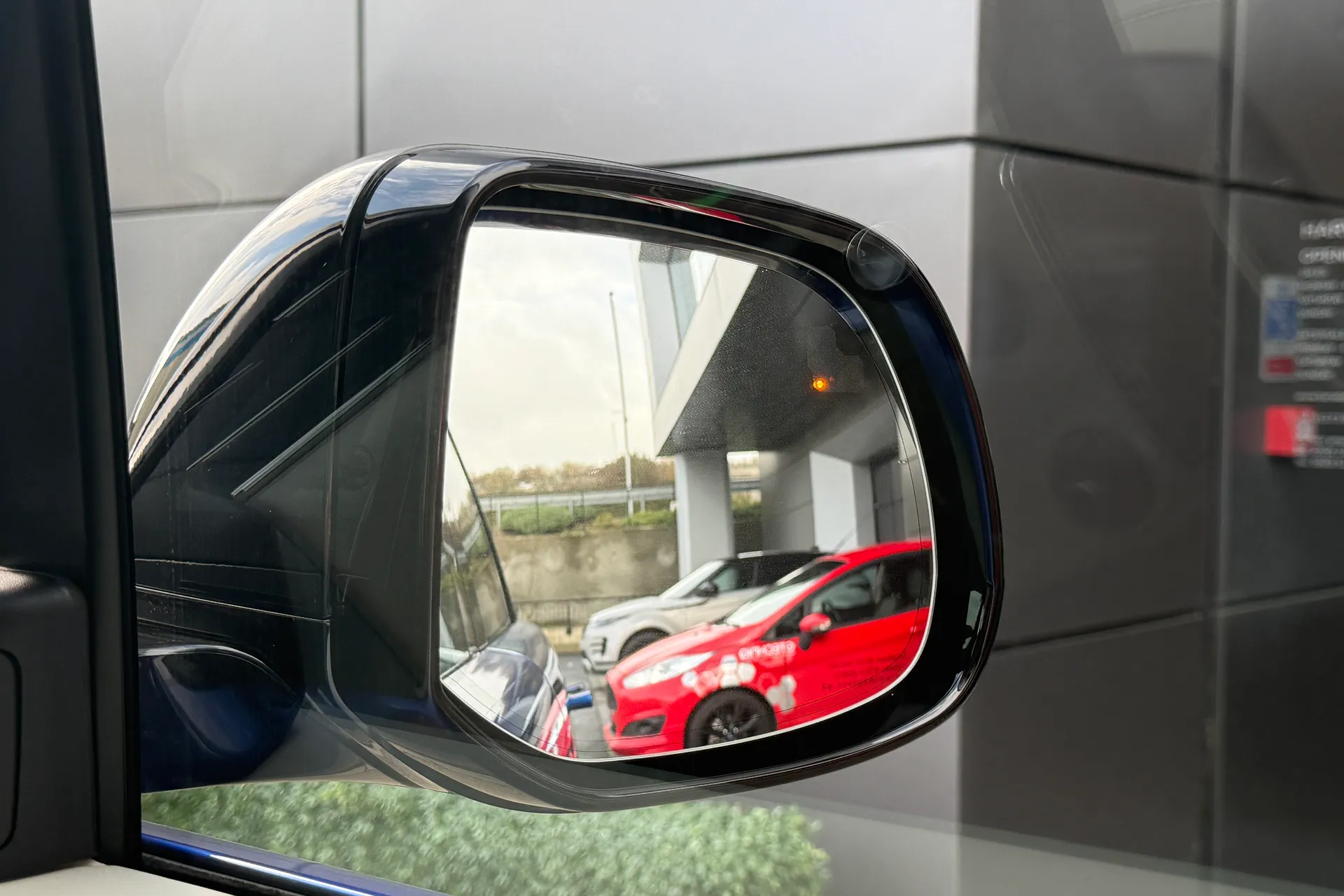 LAND ROVER RANGE ROVER thumbnail image number 13