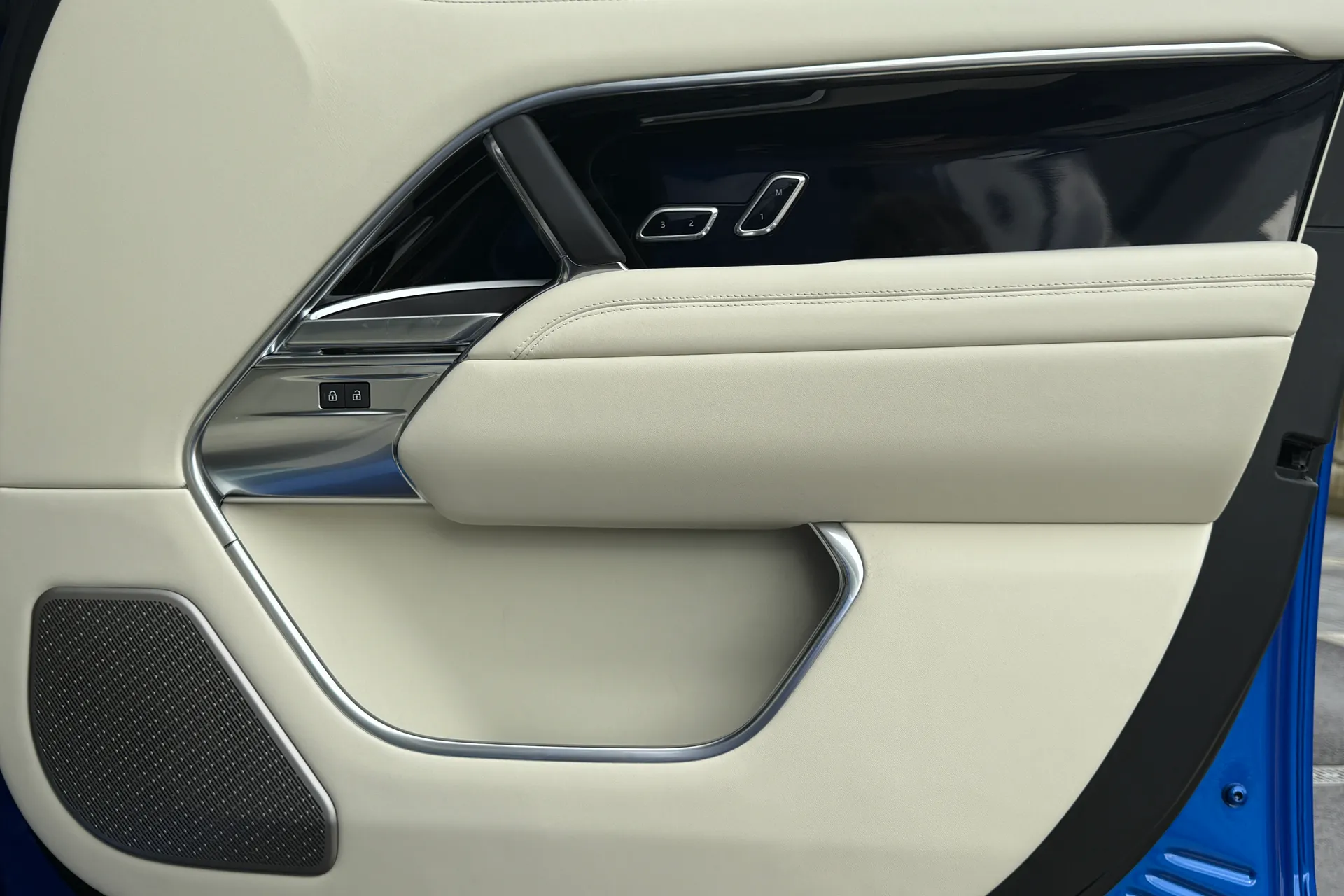 LAND ROVER RANGE ROVER thumbnail image number 40