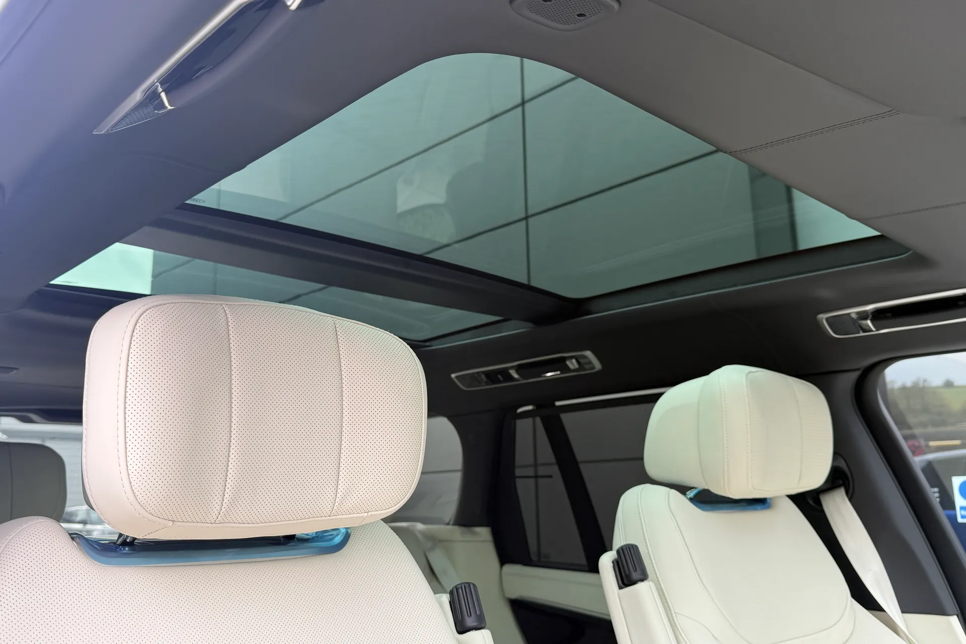 LAND ROVER RANGE ROVER thumbnail image number 9