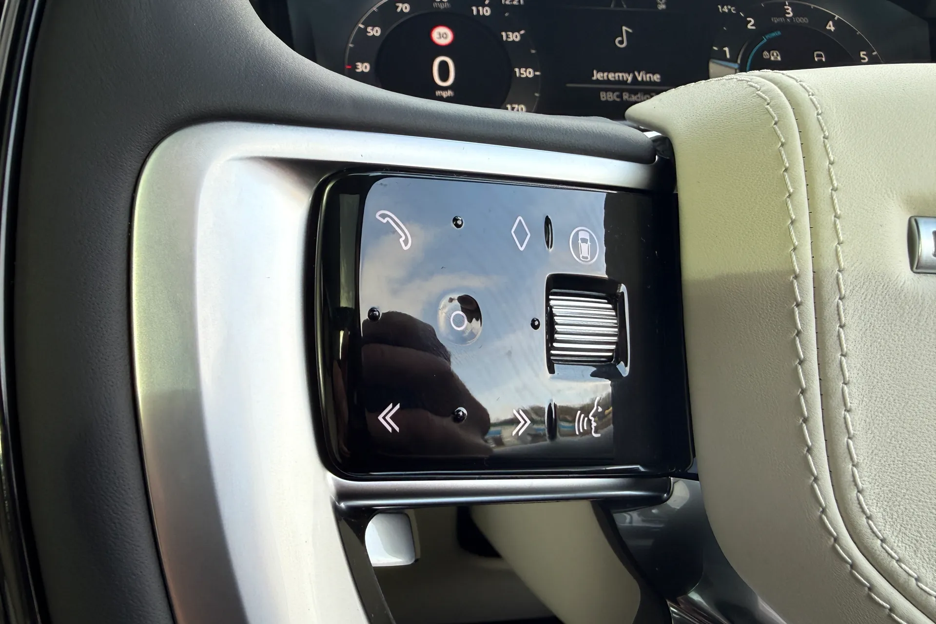 LAND ROVER RANGE ROVER thumbnail image number 22