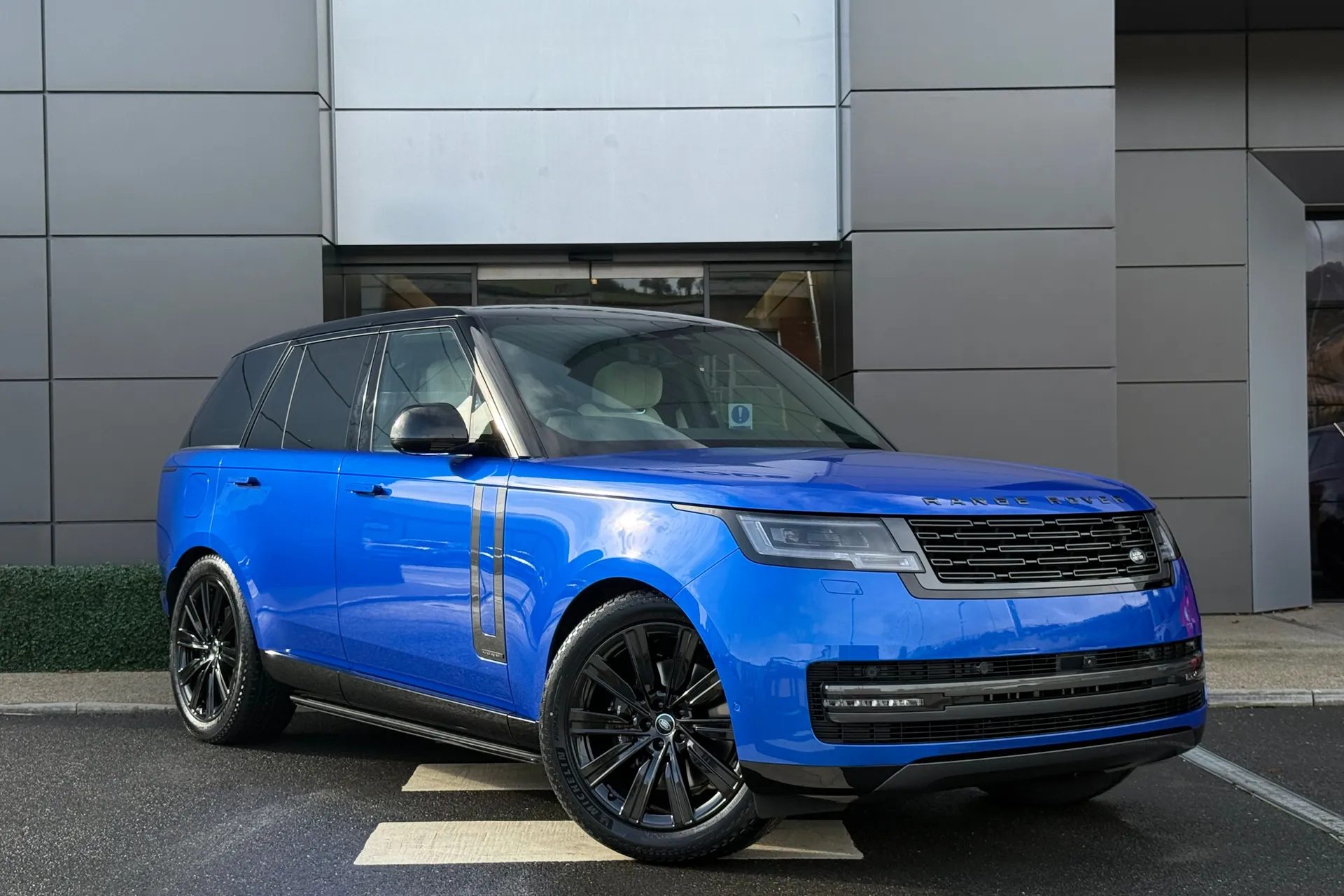 LAND ROVER RANGE ROVER focused image