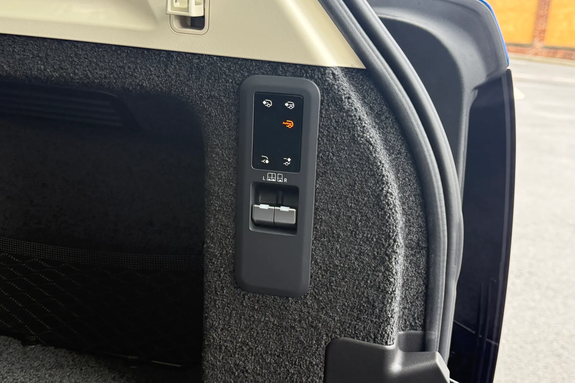 LAND ROVER RANGE ROVER thumbnail image number 48