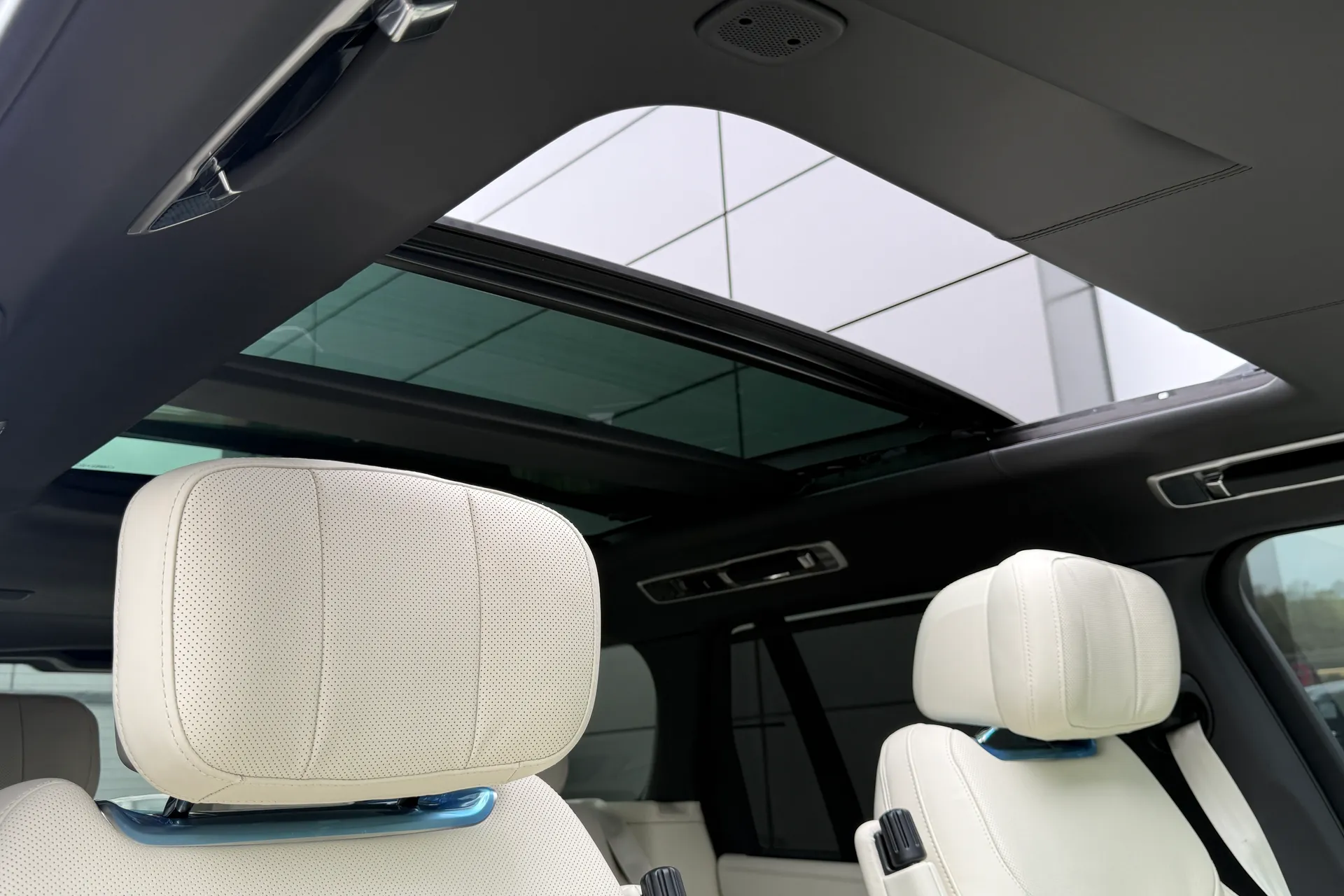 LAND ROVER RANGE ROVER thumbnail image number 10