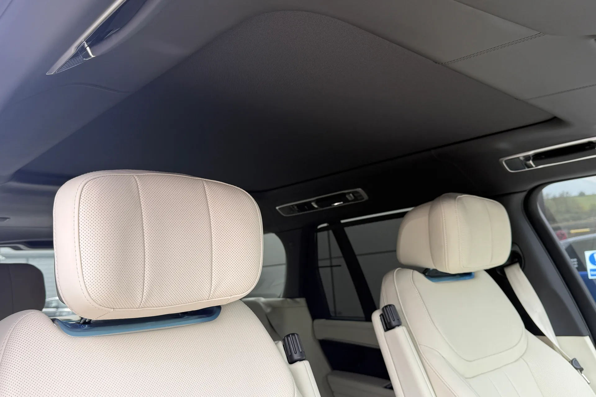 LAND ROVER RANGE ROVER thumbnail image number 8