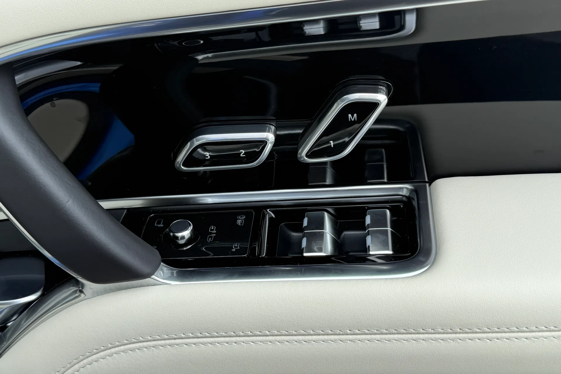 LAND ROVER RANGE ROVER thumbnail image number 41