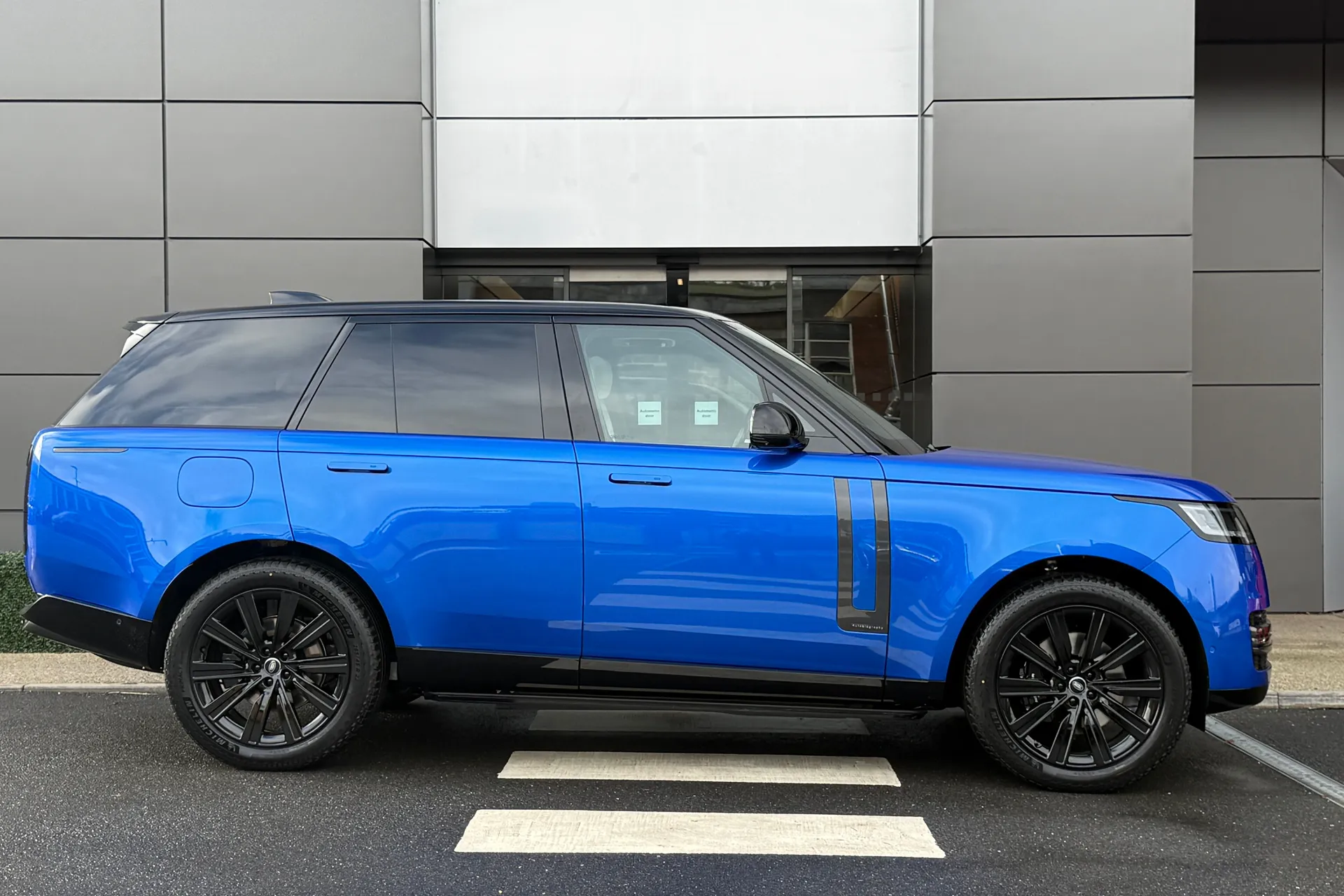 LAND ROVER RANGE ROVER thumbnail image number 2