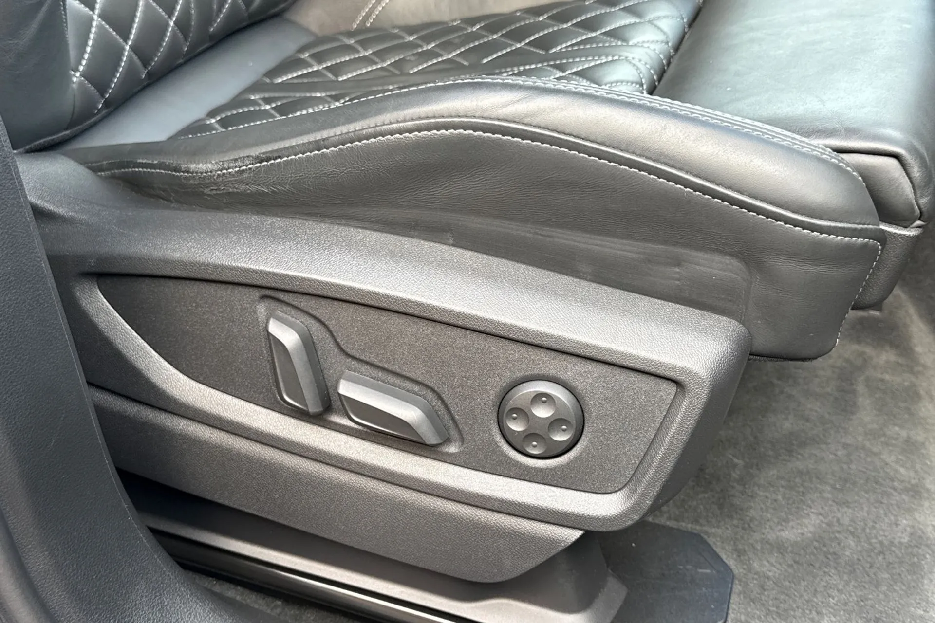 Audi Q5 thumbnail image number 22