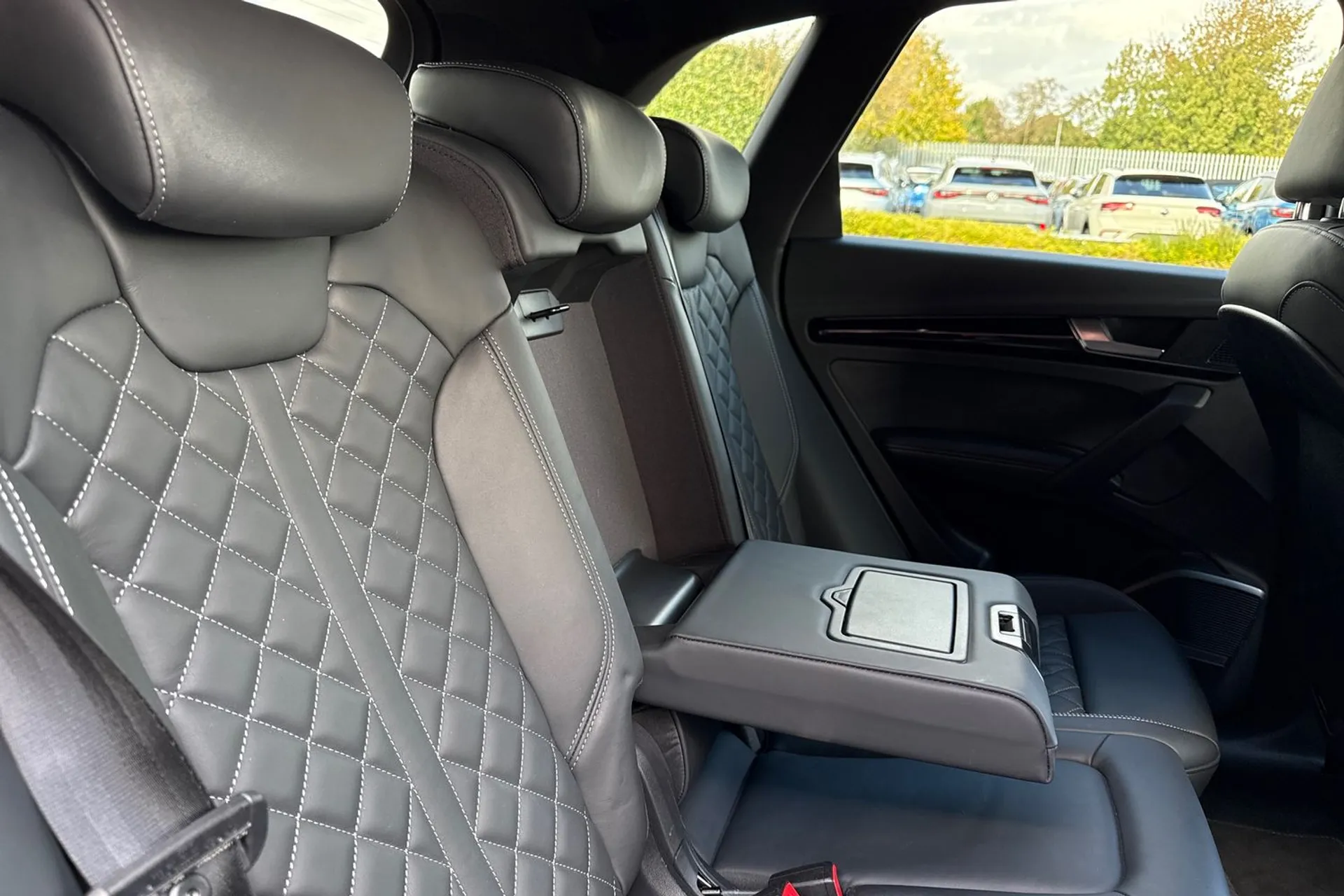 Audi Q5 thumbnail image number 23