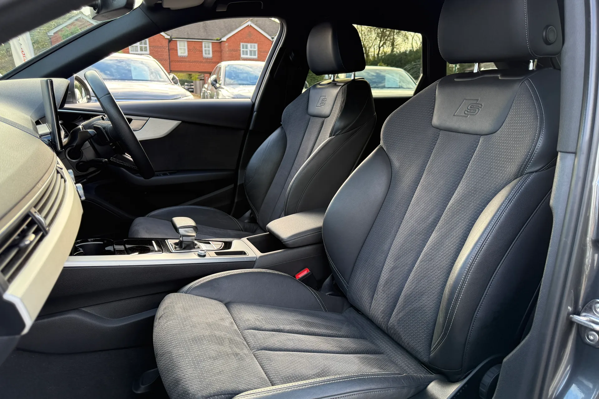 Audi A4 thumbnail image number 27