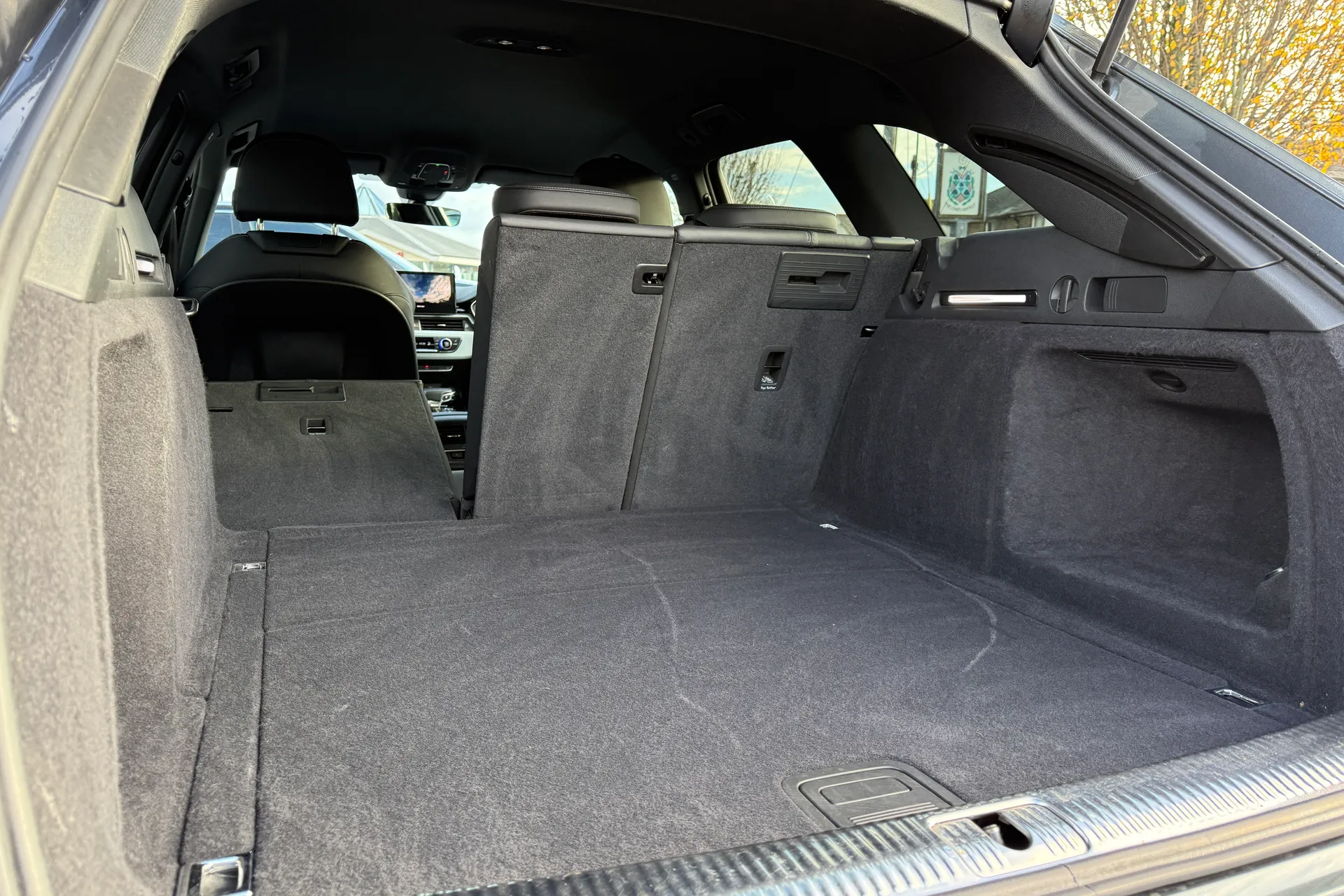 Audi A4 thumbnail image number 32