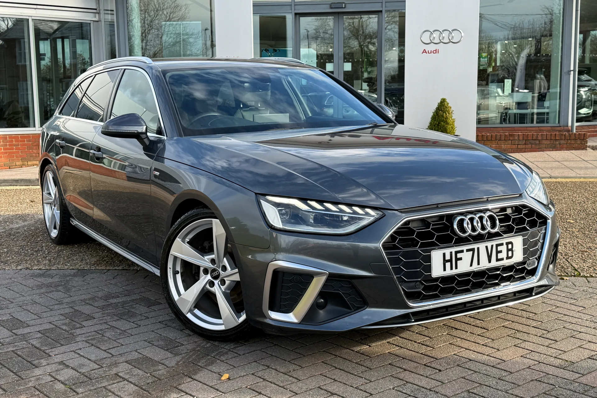 Audi A4 thumbnail image number 21