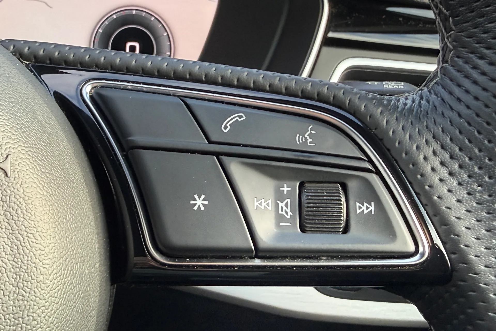 Audi A4 thumbnail image number 19