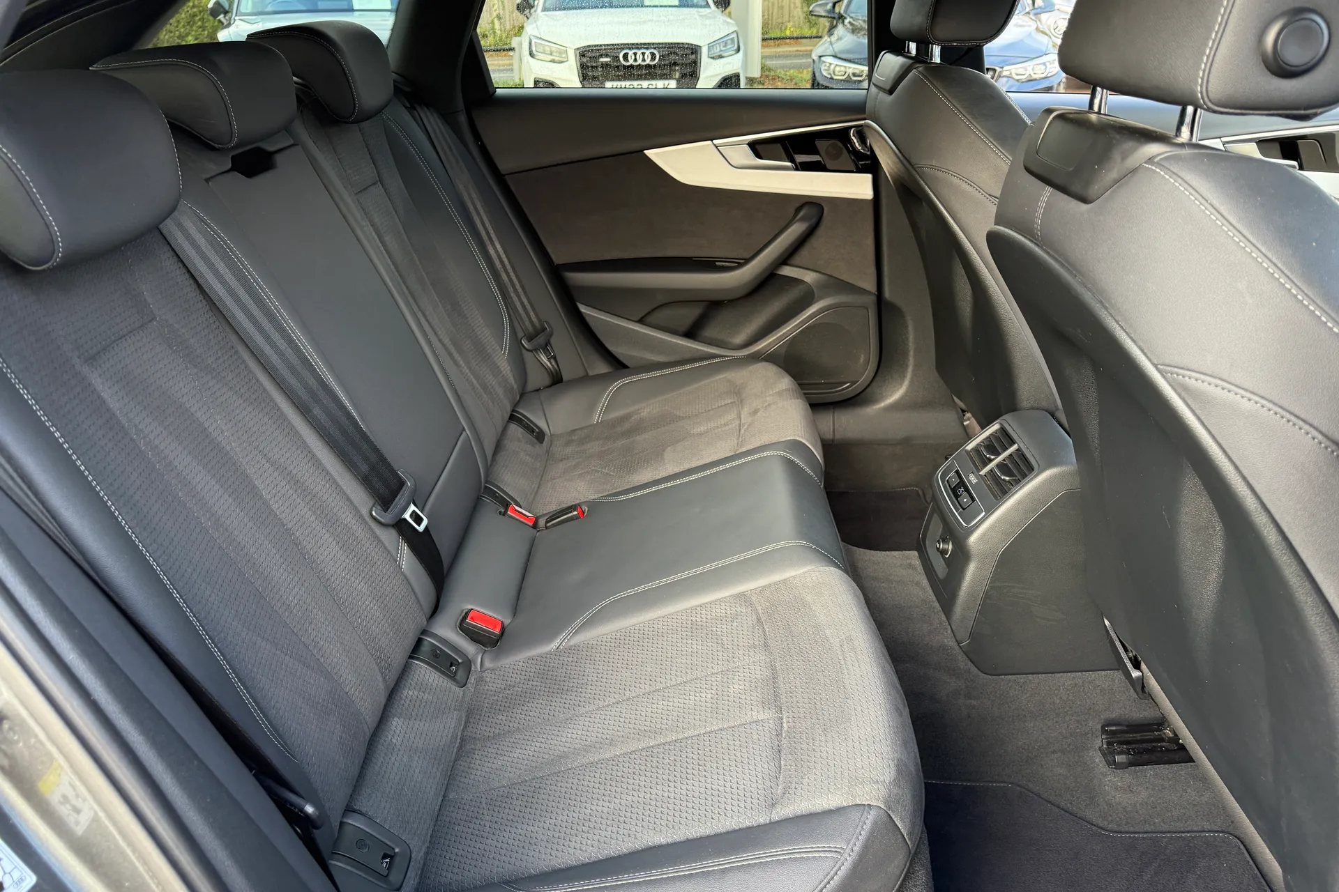 Audi A4 thumbnail image number 41