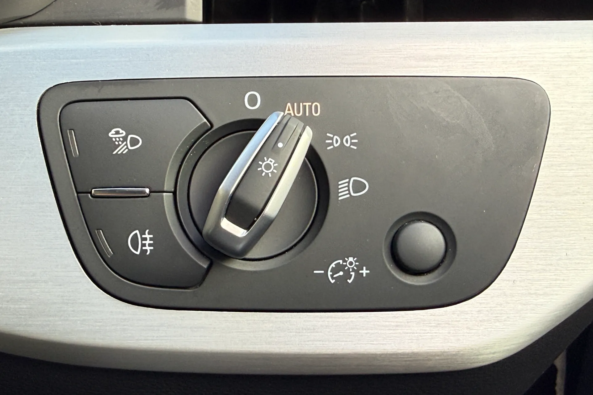 Audi A4 thumbnail image number 20