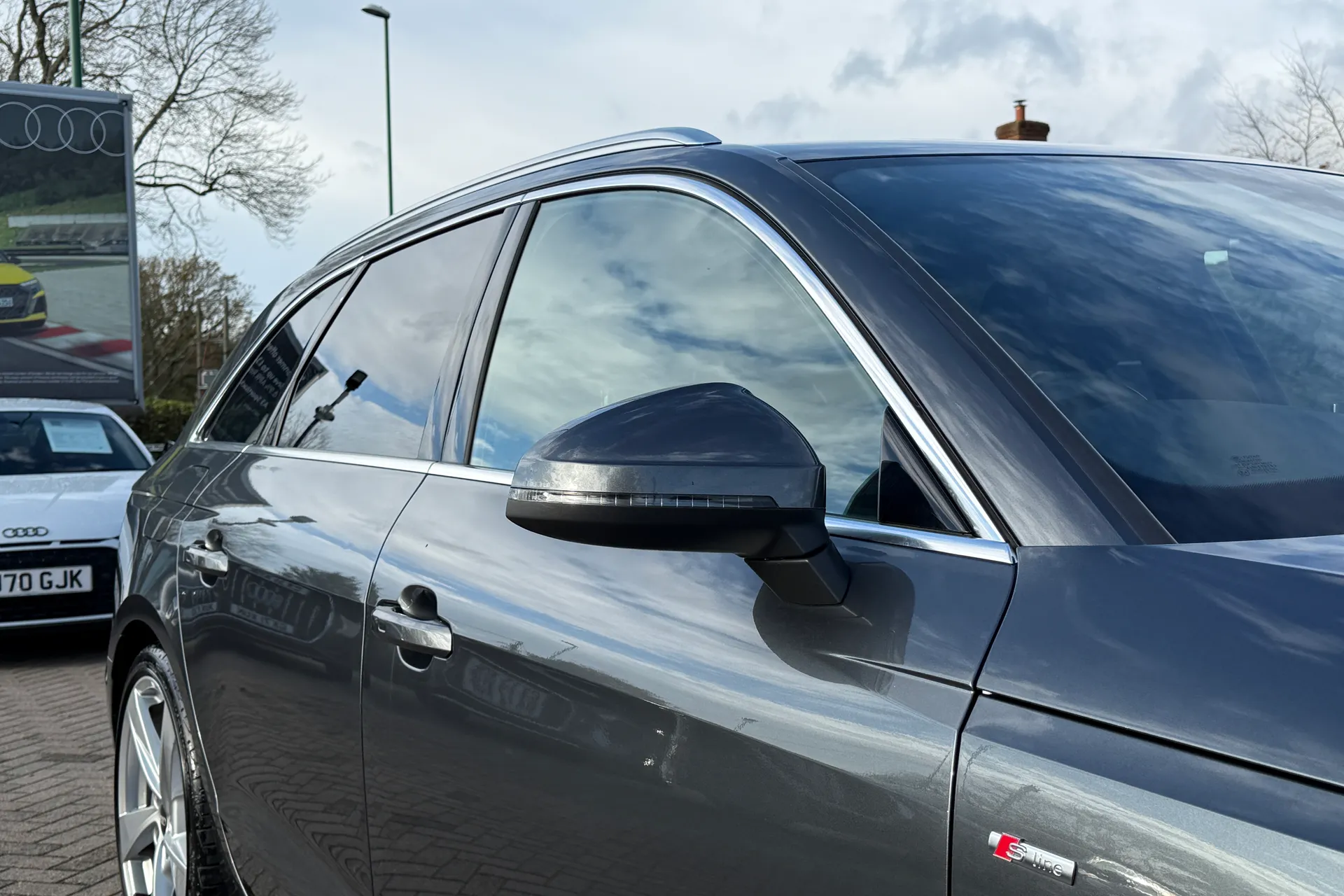 Audi A4 thumbnail image number 46