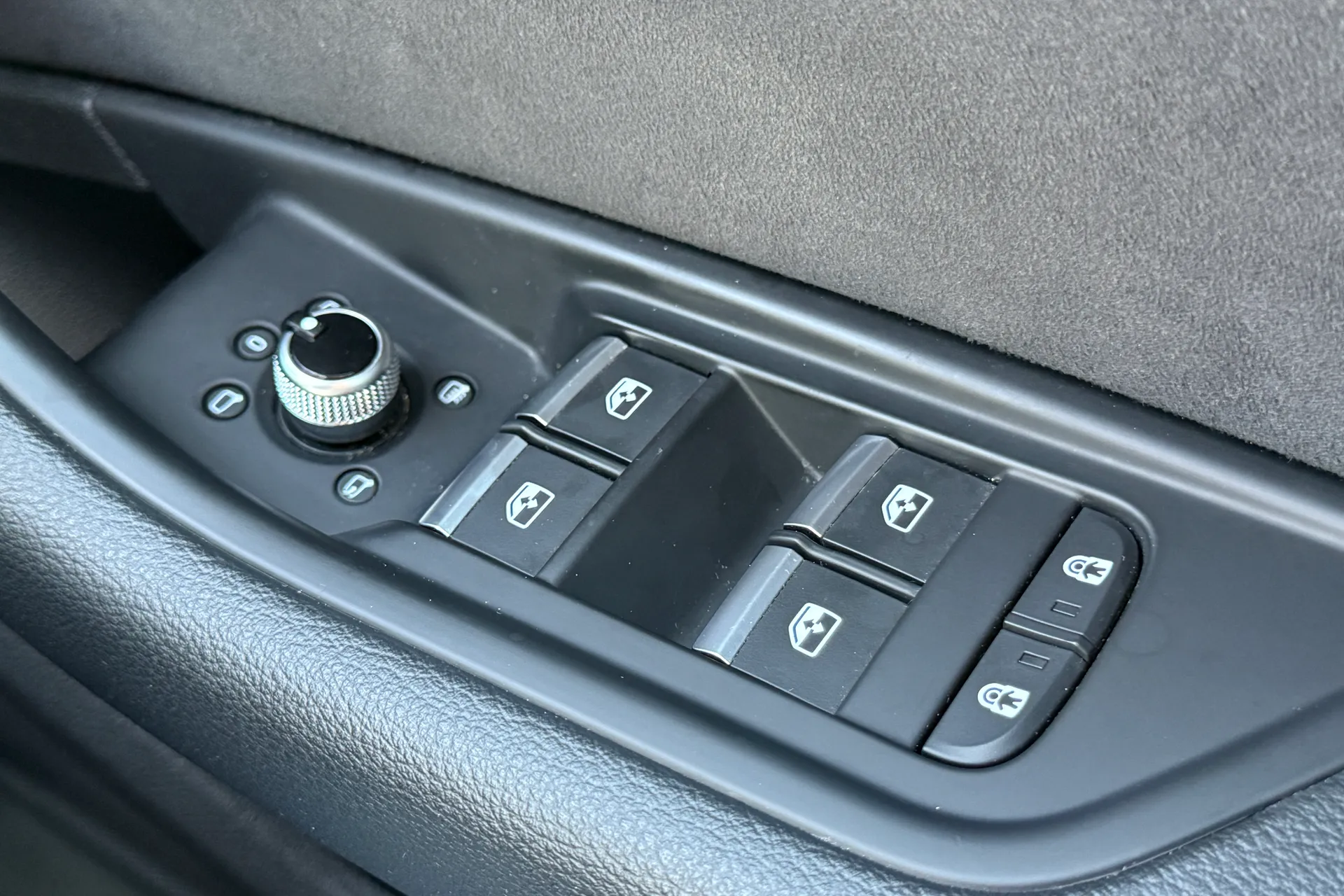 Audi A4 thumbnail image number 16