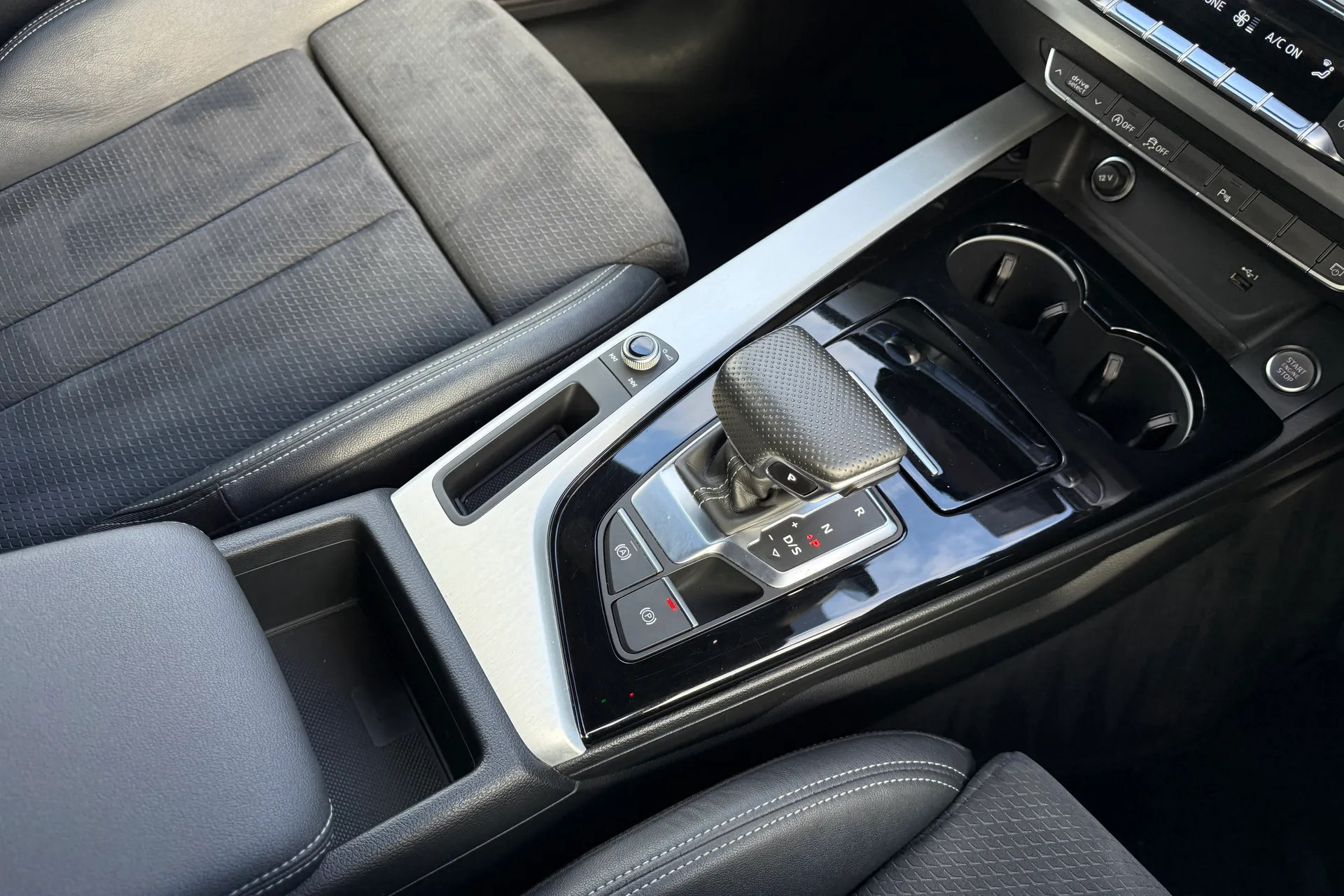 Audi A4 thumbnail image number 36