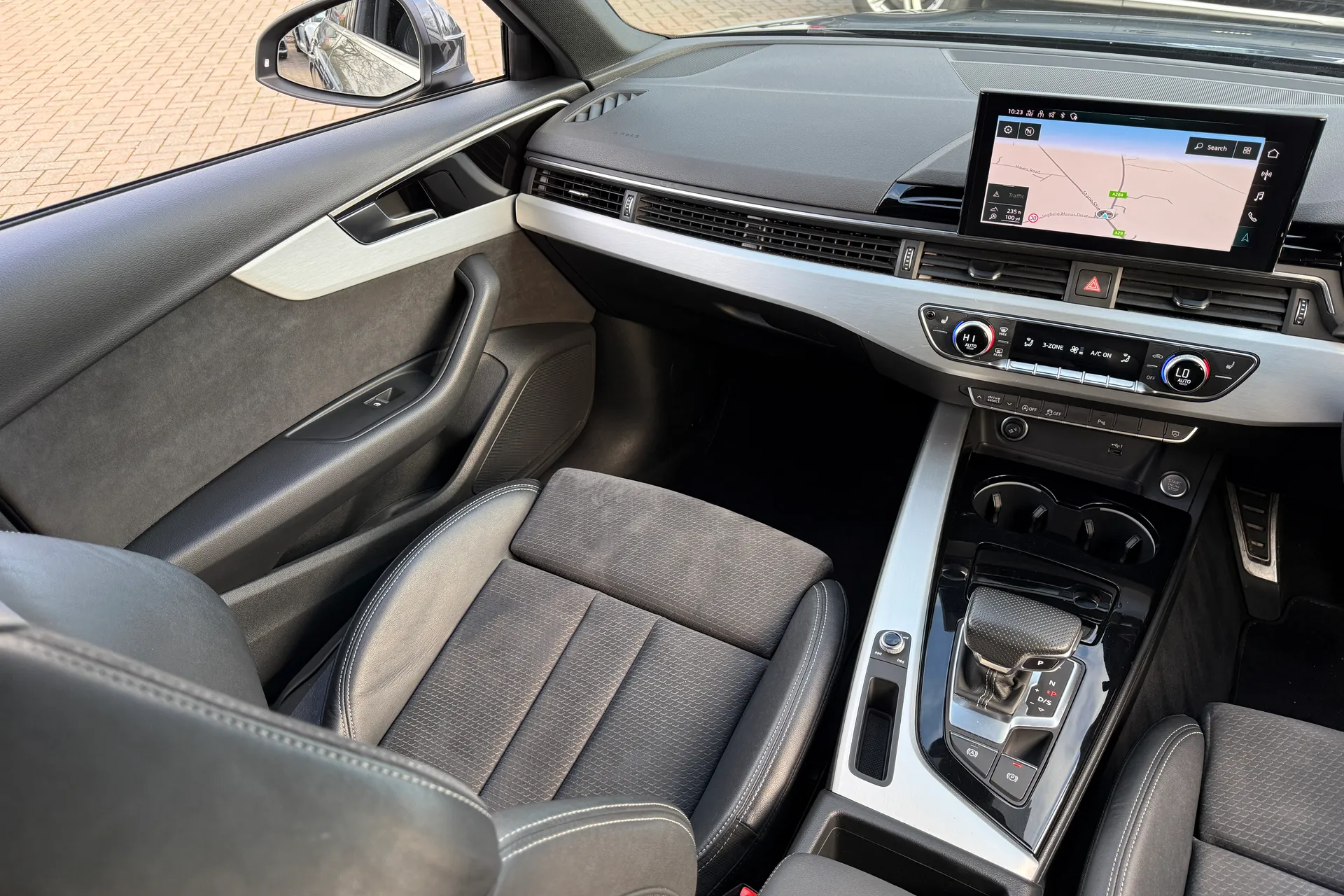 Audi A4 thumbnail image number 35