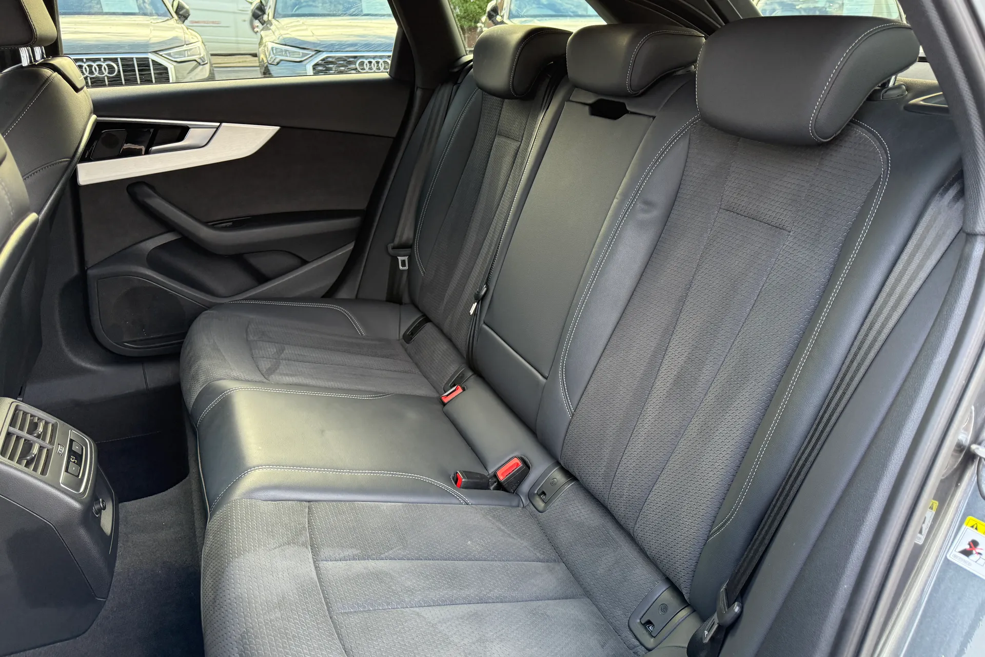 Audi A4 thumbnail image number 39