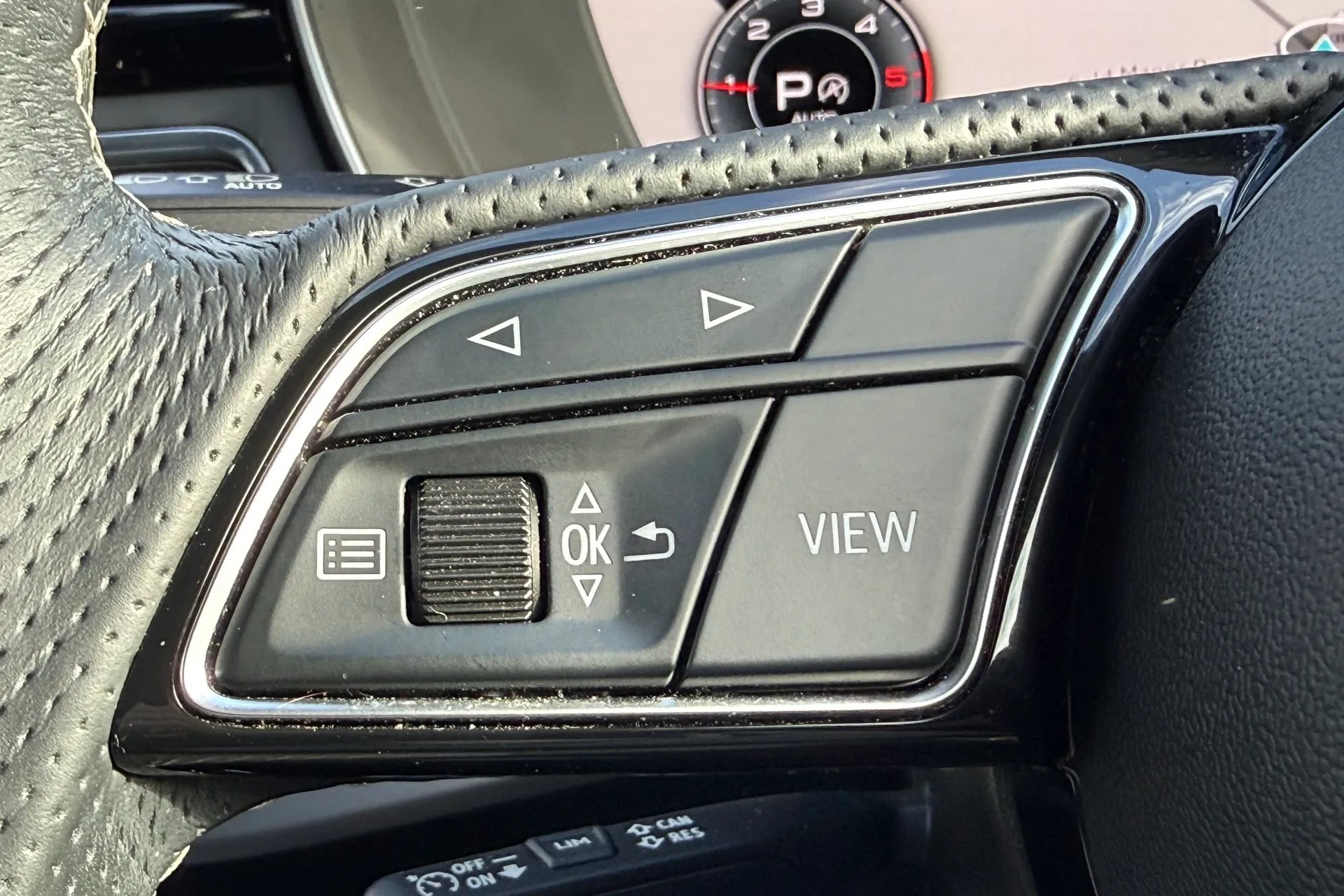 Audi A4 thumbnail image number 18