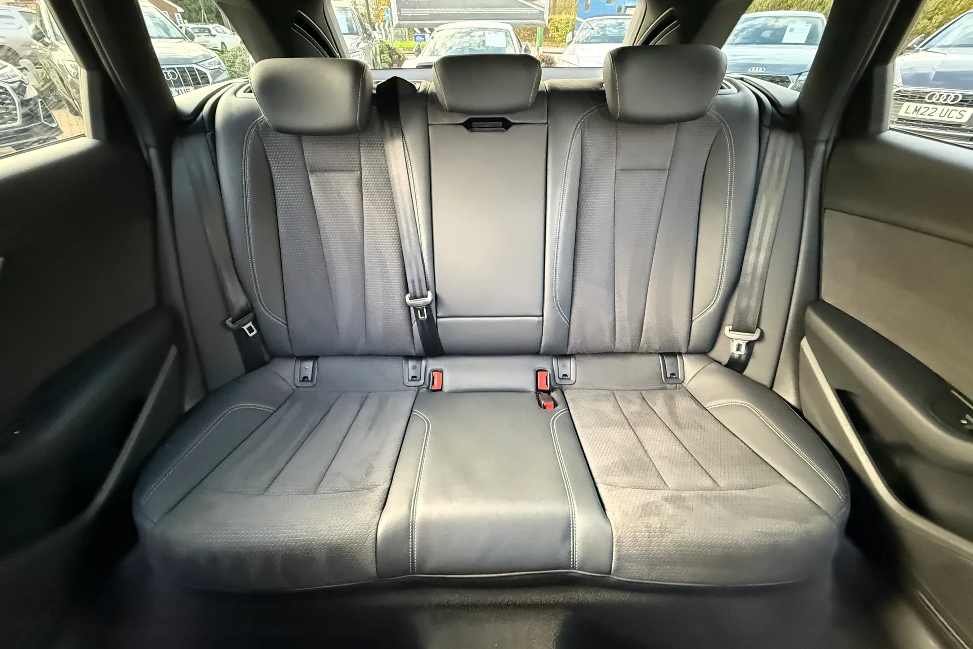 Audi A4 thumbnail image number 34