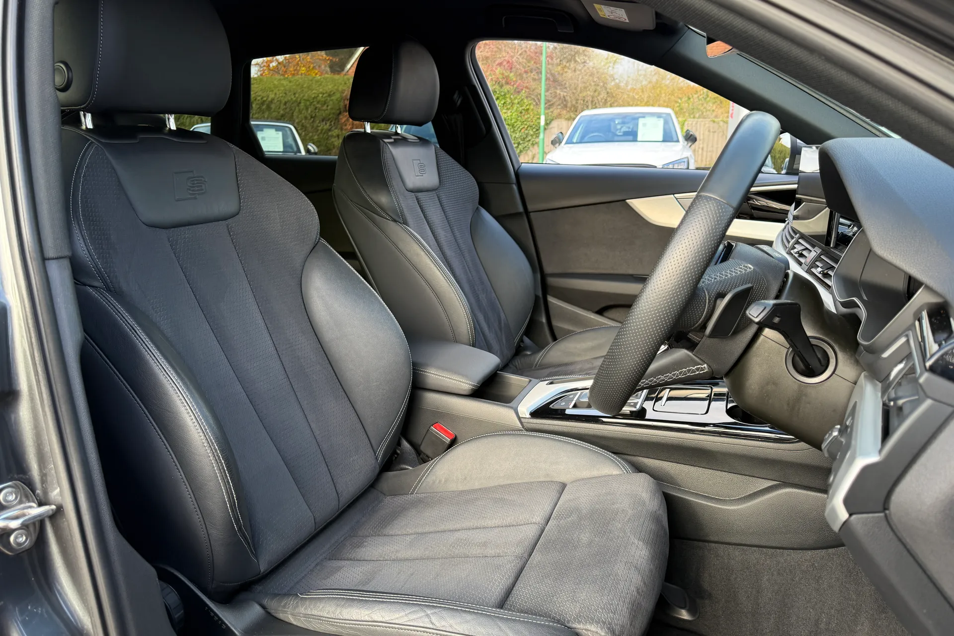 Audi A4 thumbnail image number 24