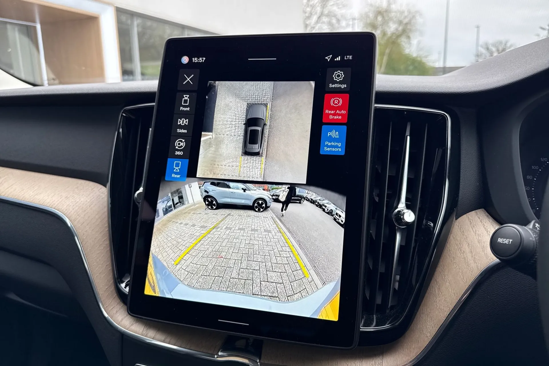 Volvo XC60 thumbnail image number 4