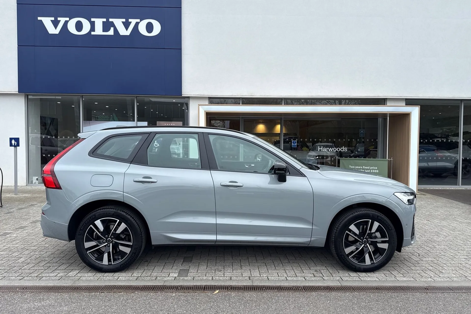 Volvo XC60 thumbnail image number 2