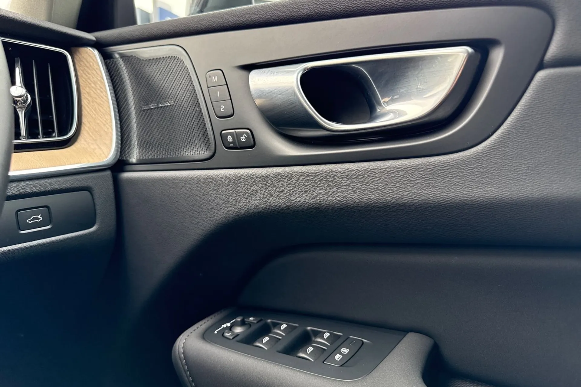 Volvo XC60 thumbnail image number 41