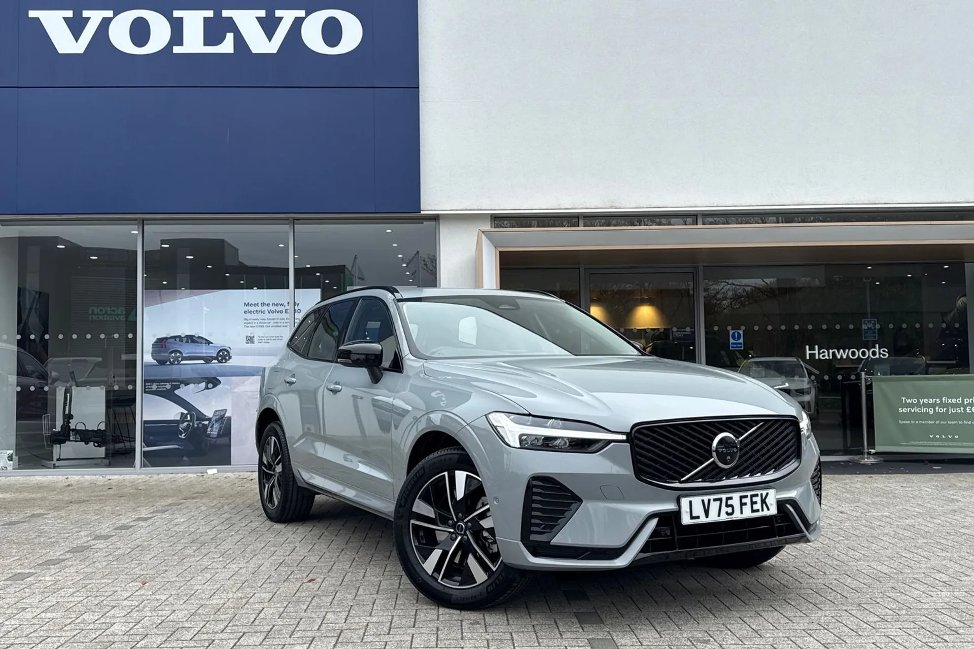 Volvo XC60 focused image
