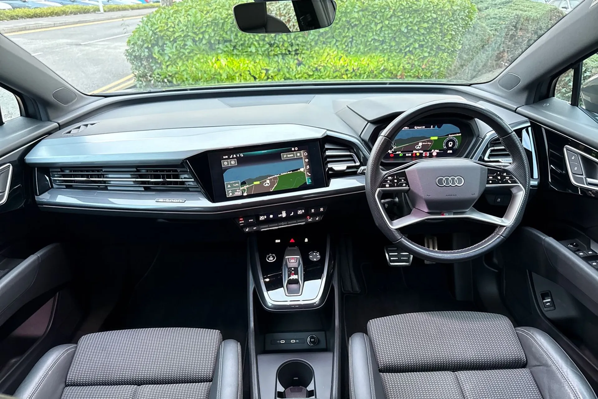 Audi Q4 thumbnail image number 3