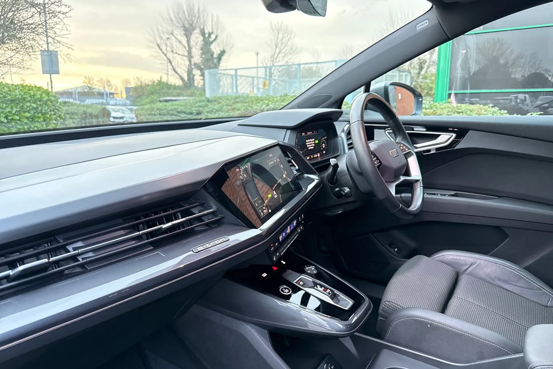 Audi Q4 thumbnail image number 32