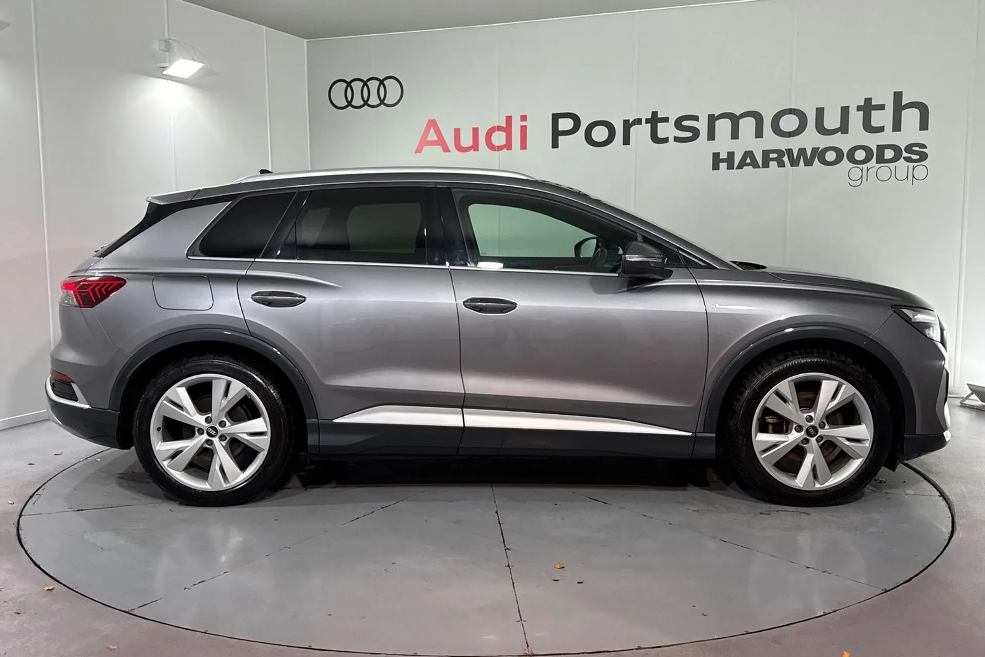 Audi Q4 thumbnail image number 2