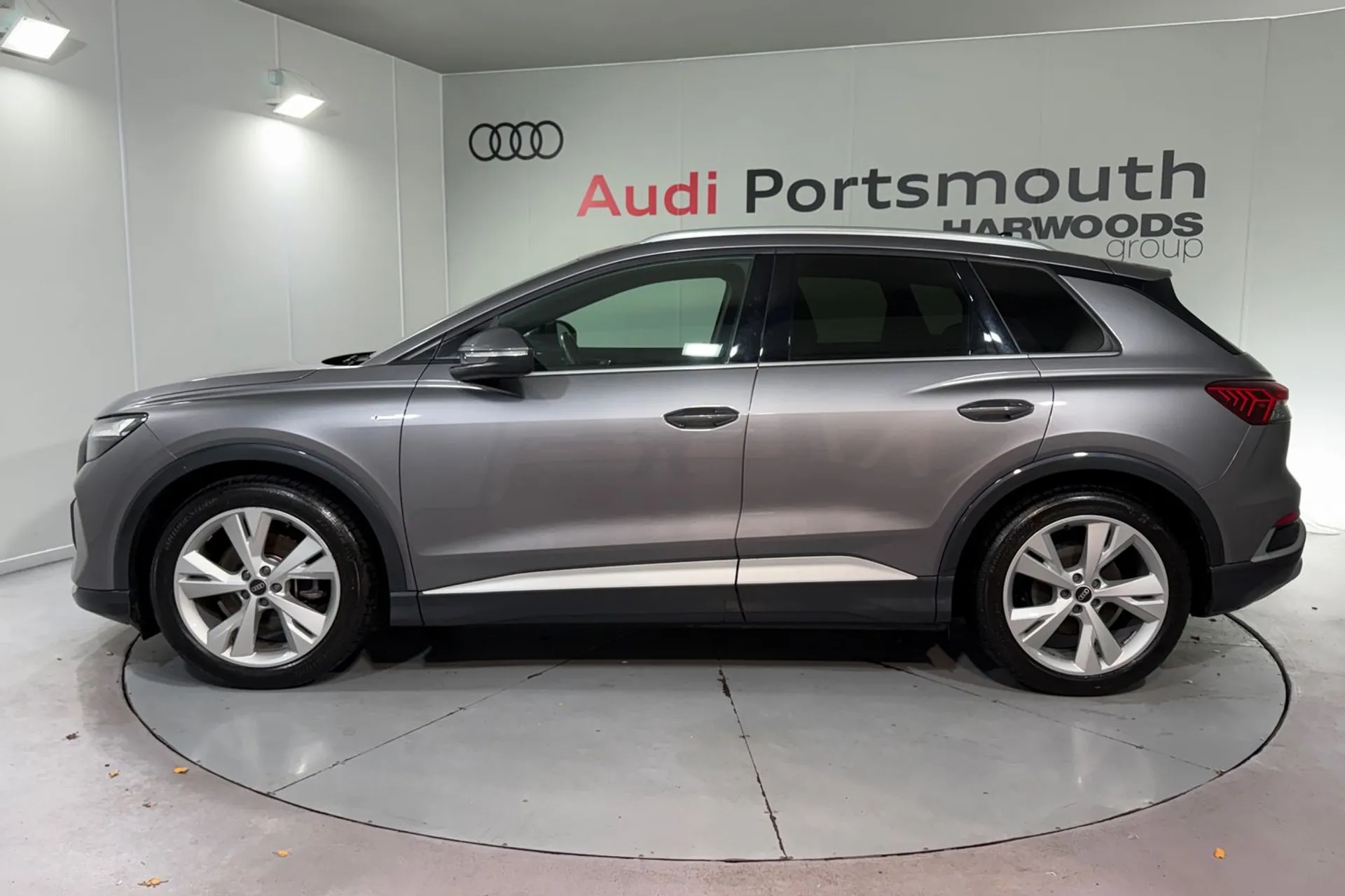 Audi Q4 thumbnail image number 11