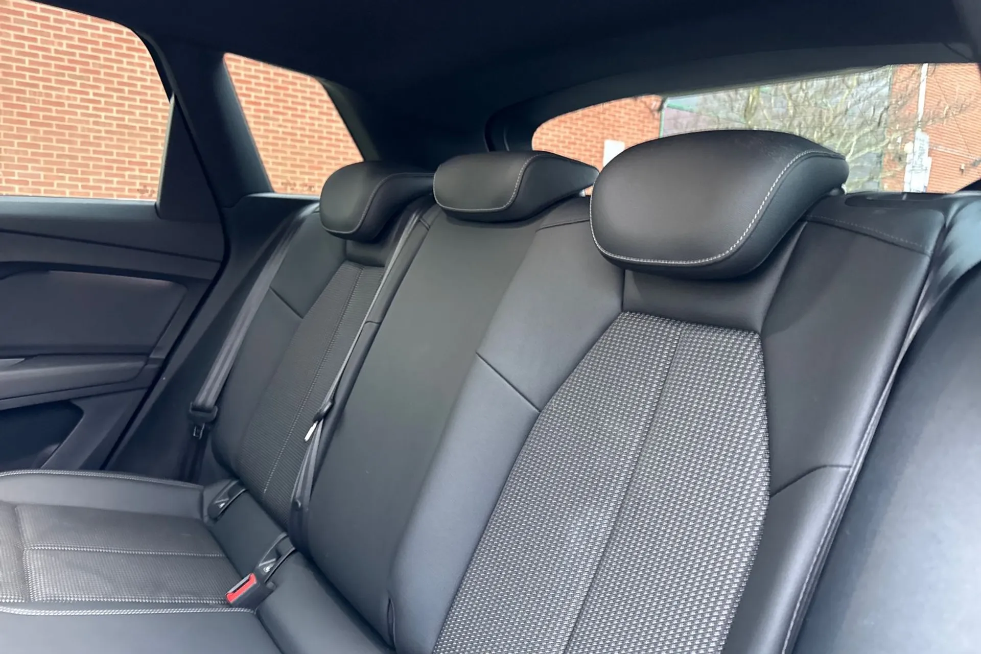 Audi Q4 thumbnail image number 36