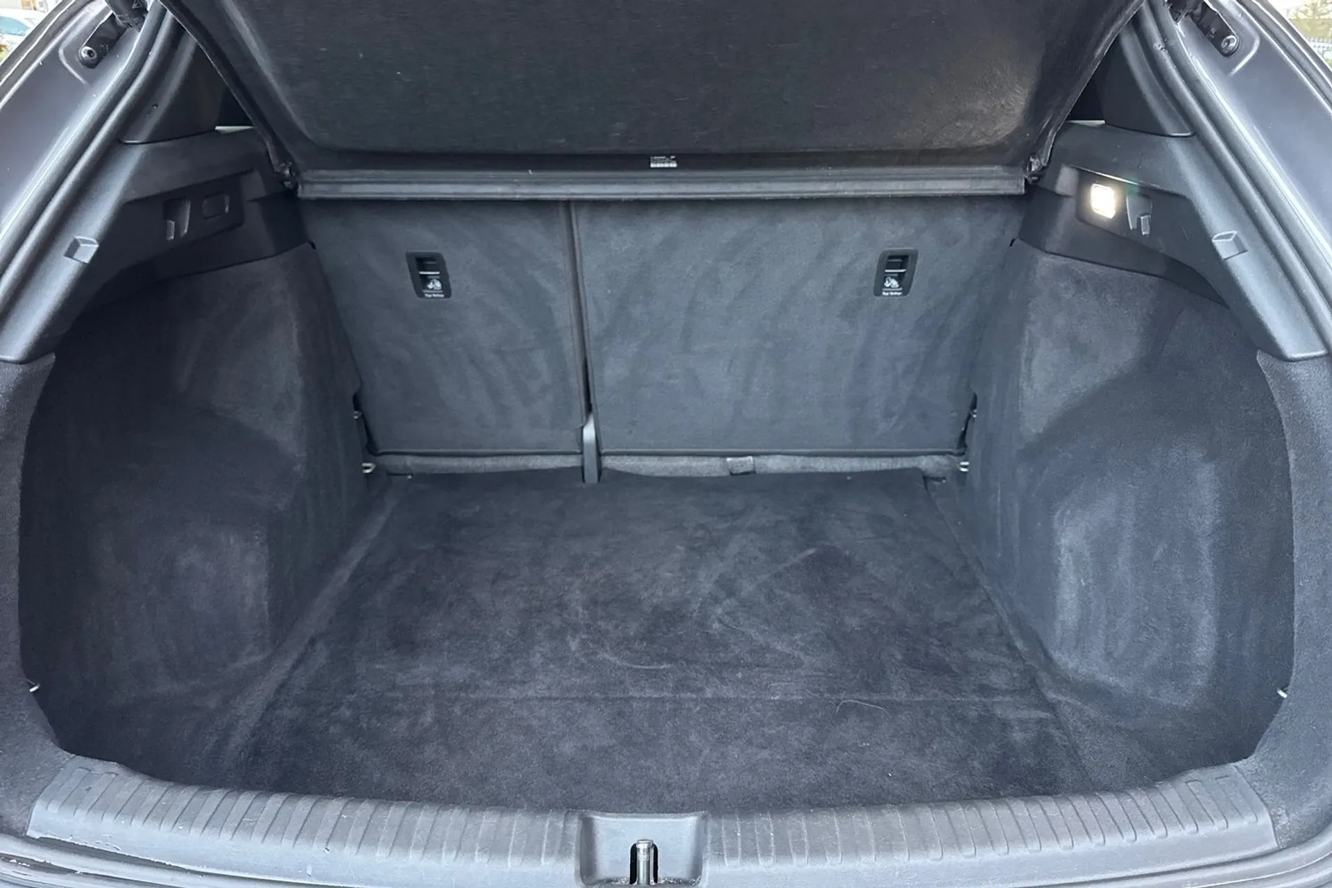 Audi Q4 thumbnail image number 18