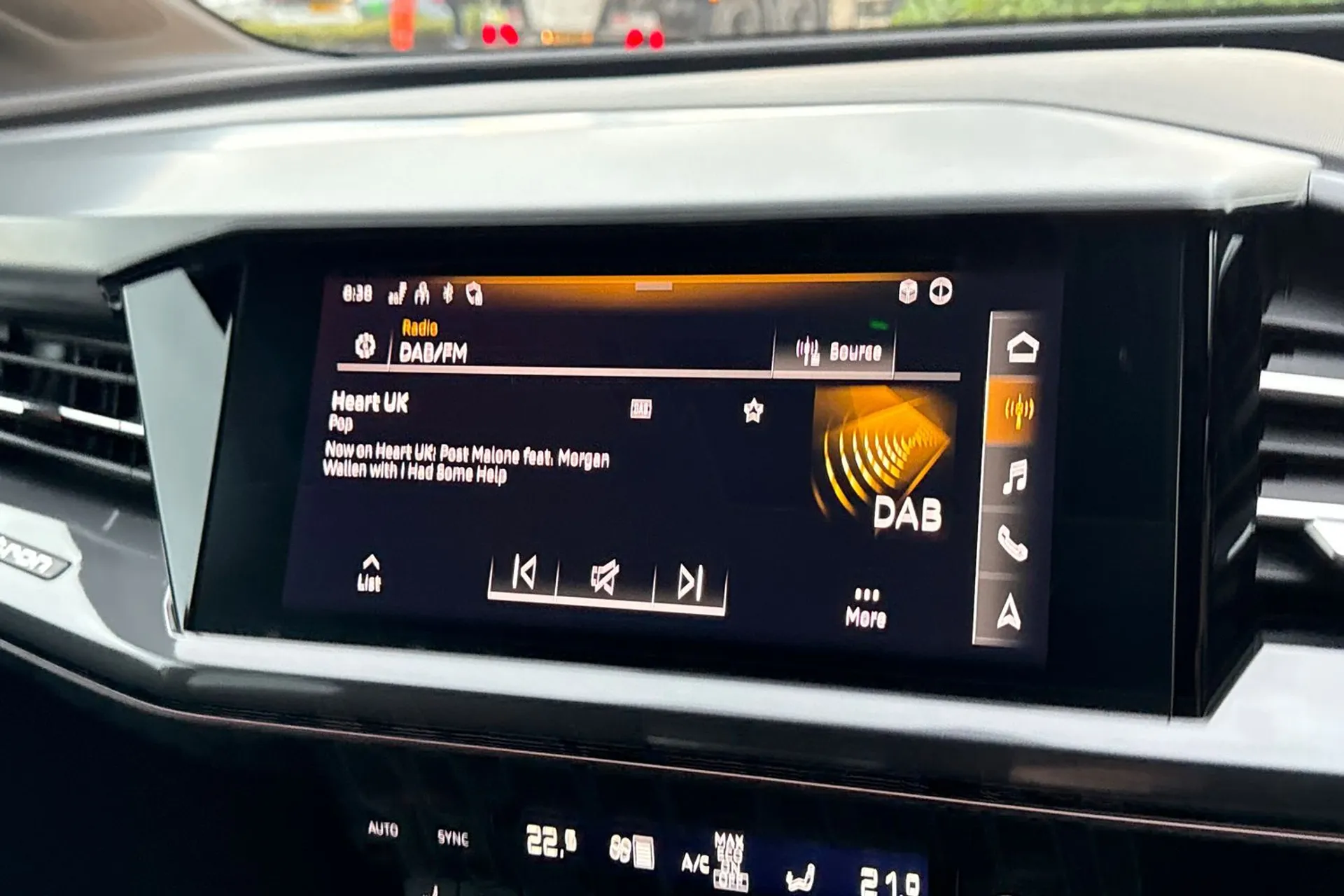 Audi Q4 thumbnail image number 26