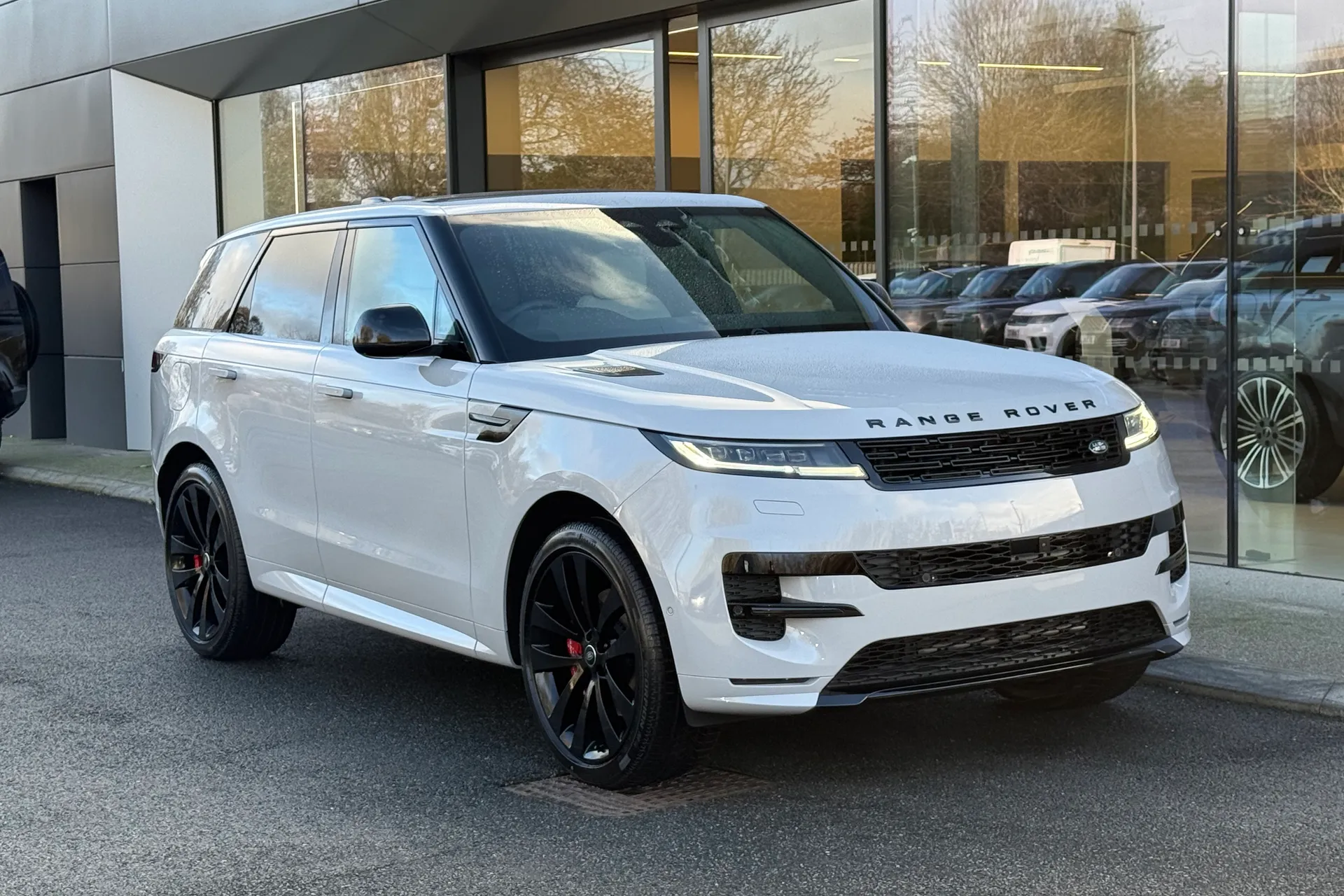 LAND ROVER RANGE ROVER SPORT focused image