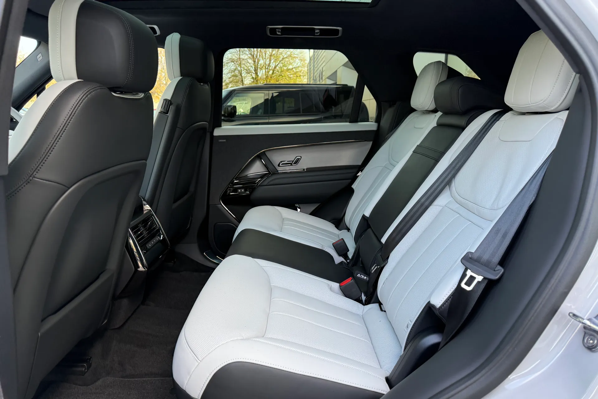 LAND ROVER RANGE ROVER SPORT thumbnail image number 4