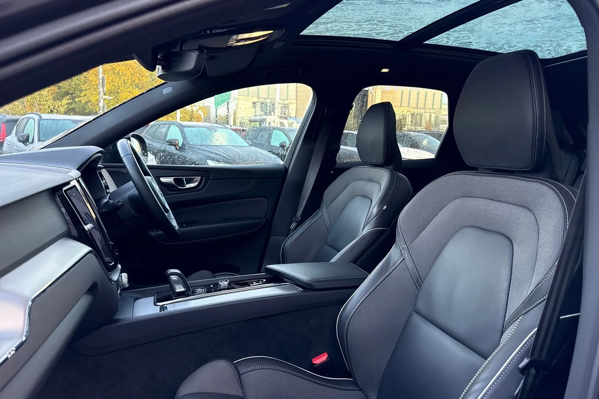 Volvo XC60 thumbnail image number 28