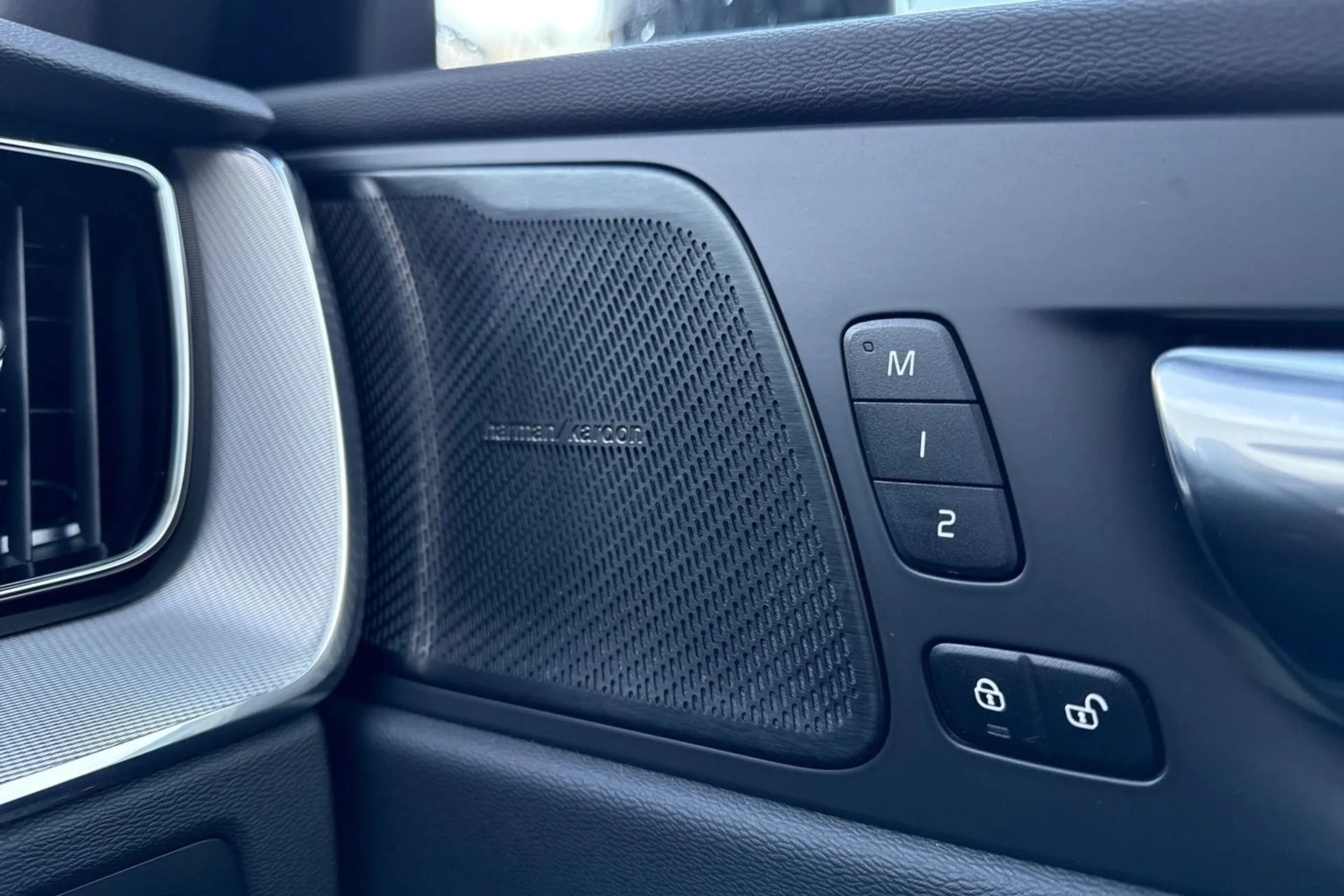 Volvo XC60 thumbnail image number 42