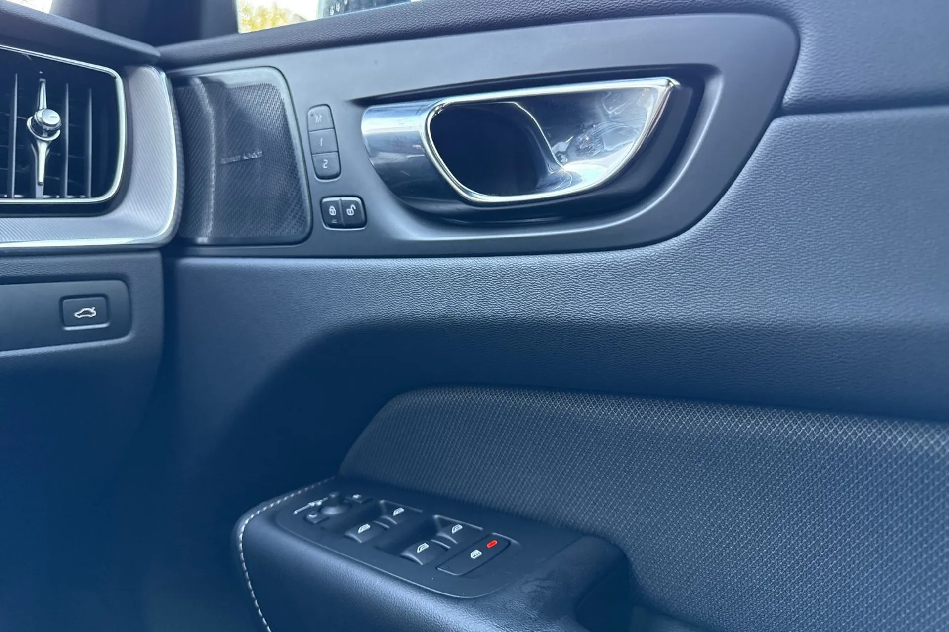 Volvo XC60 thumbnail image number 41