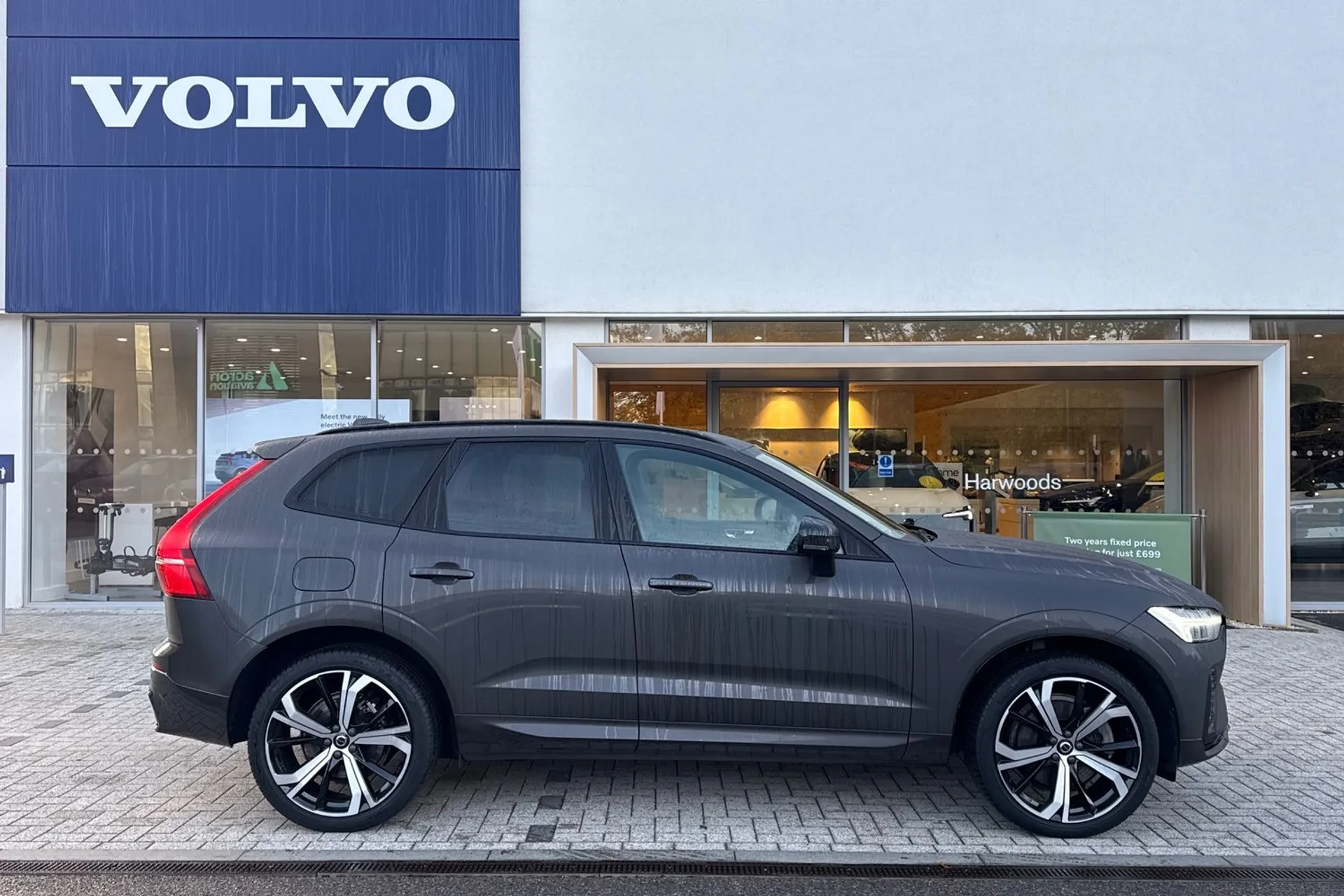 Volvo XC60 thumbnail image number 2