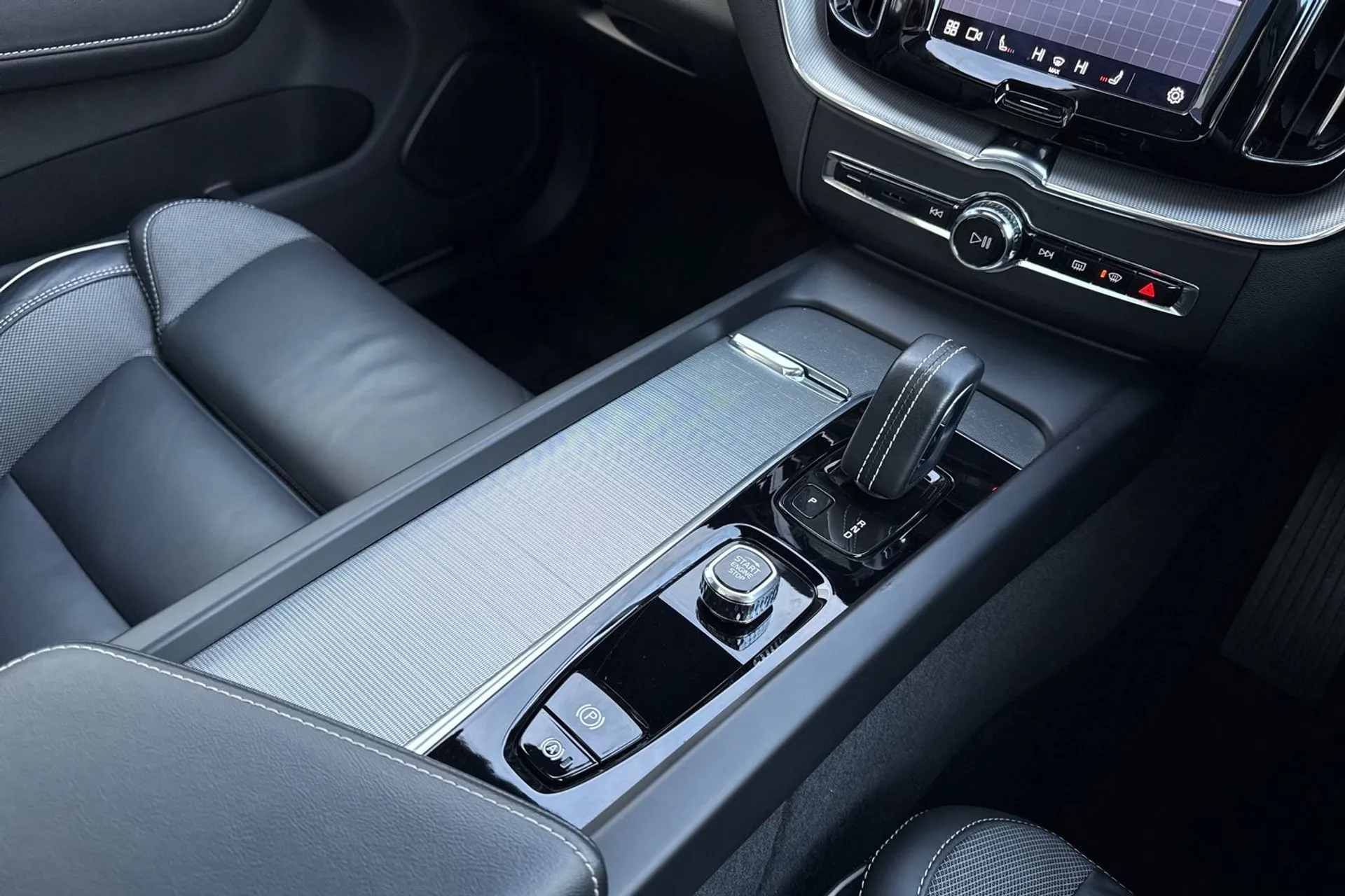 Volvo XC60 thumbnail image number 43