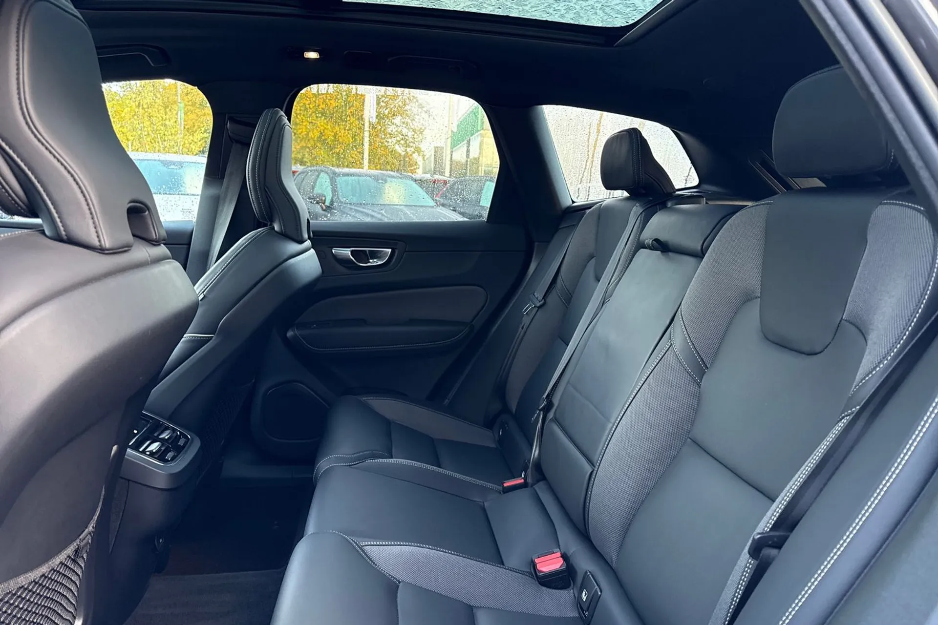 Volvo XC60 thumbnail image number 30