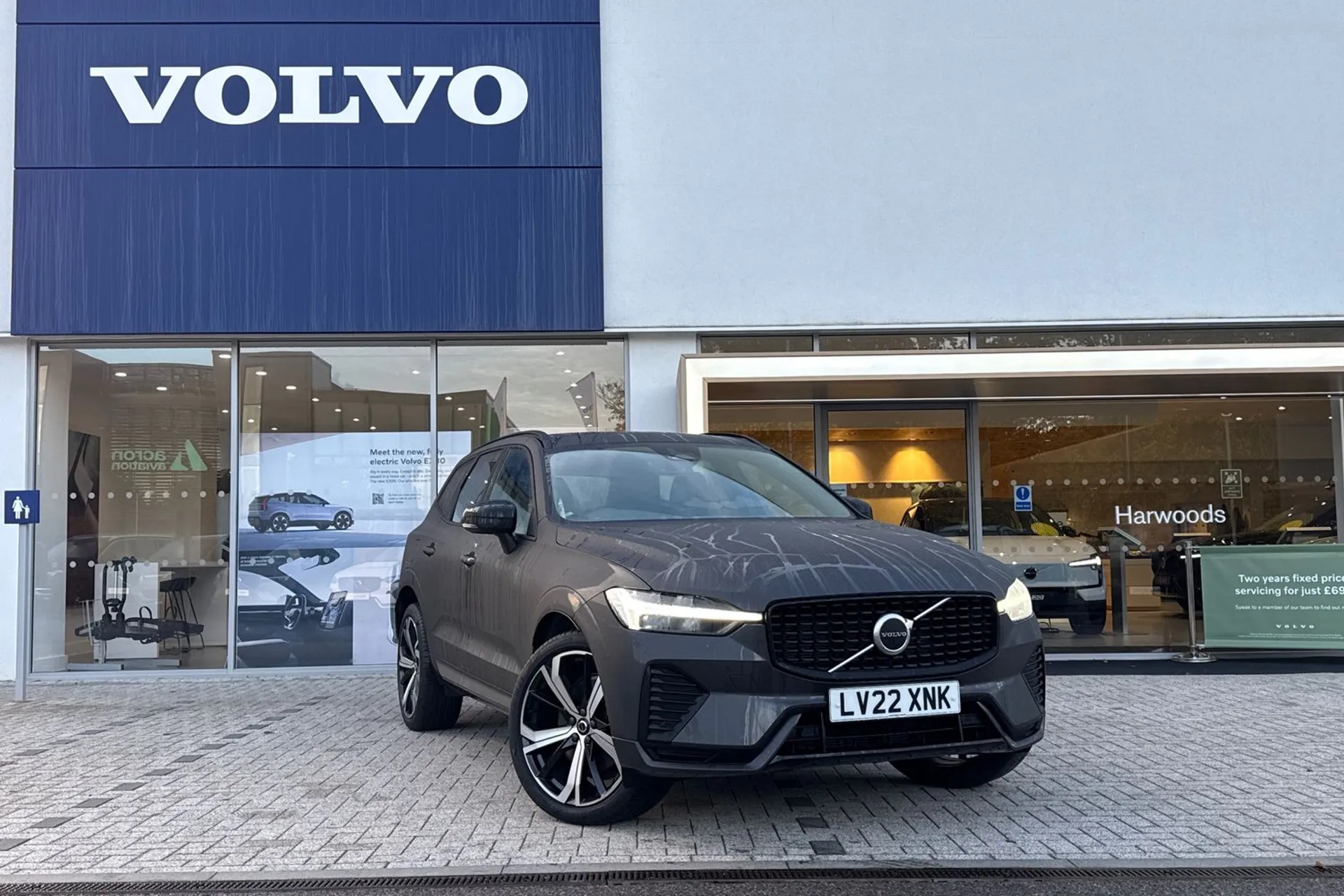 Volvo XC60 focused image