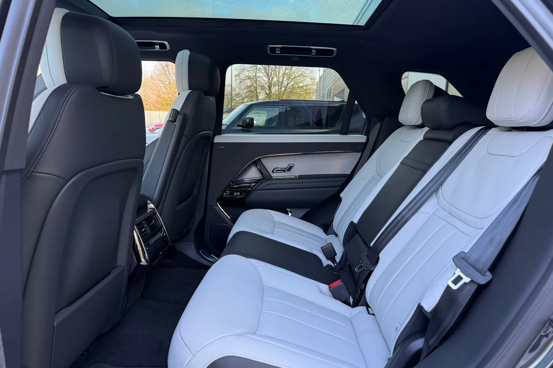 LAND ROVER RANGE ROVER SPORT thumbnail image number 4