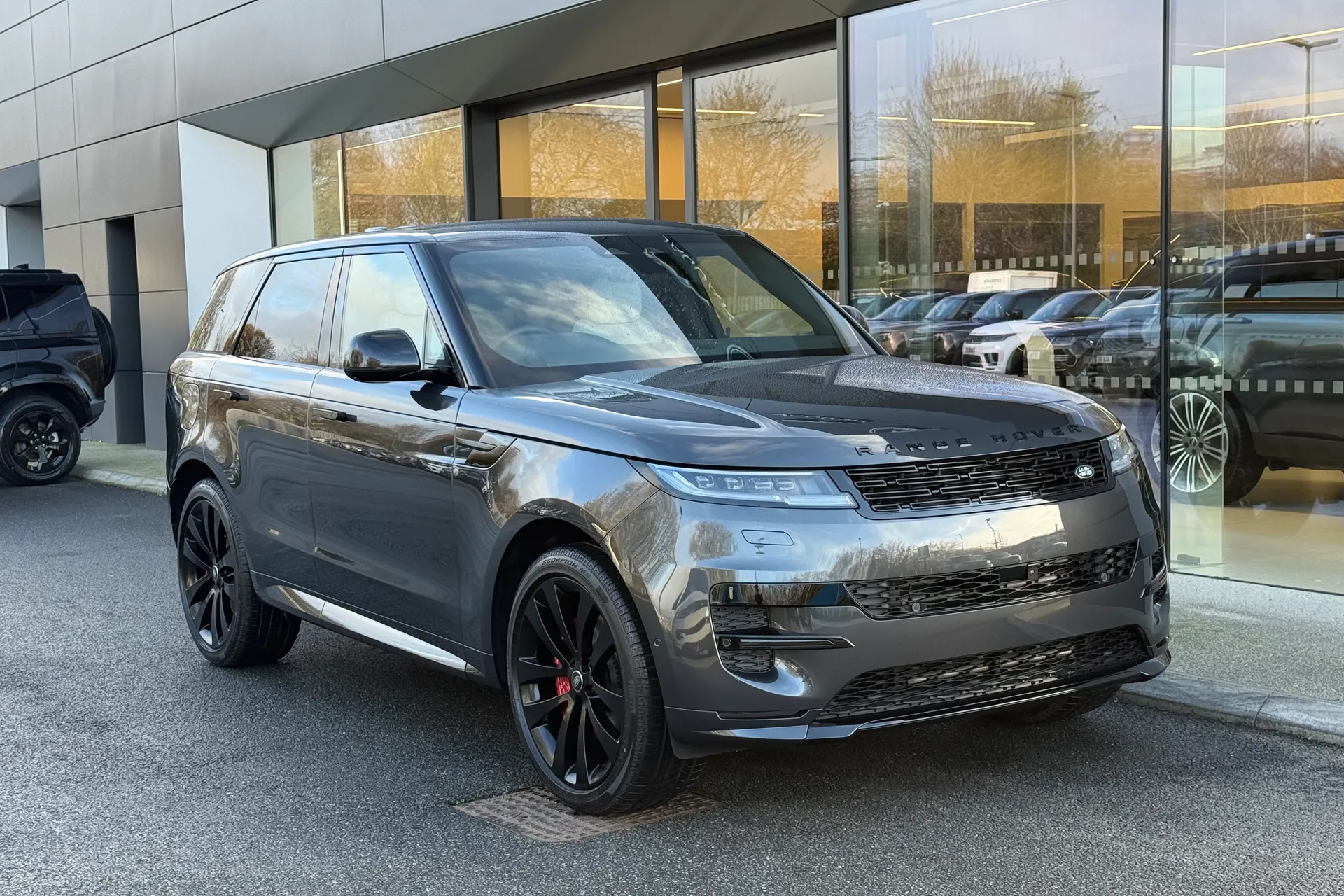 LAND ROVER RANGE ROVER SPORT focused image