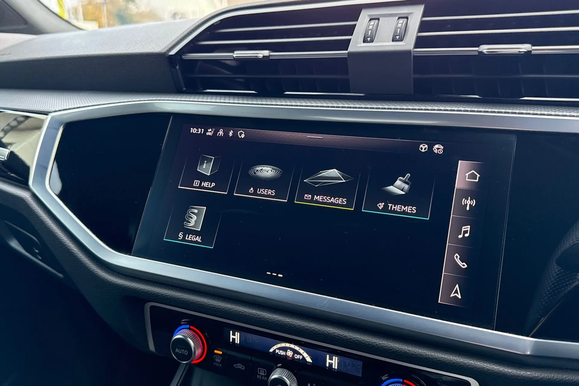 Audi Q3 thumbnail image number 17